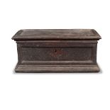 Small walnut chest, Emilia, late 17th Century - early 18 Century.