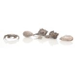 Lot of five silver shells and a silver crab, 20th Century.