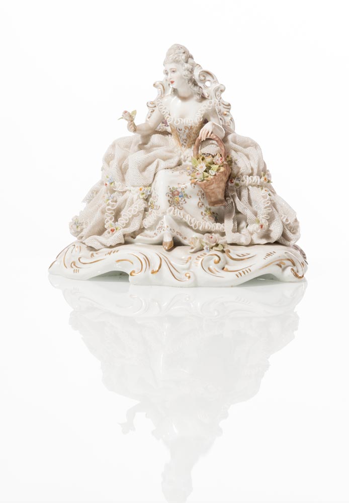 Capodimonte, Figura di dama in porcellana policroma, XX sec.