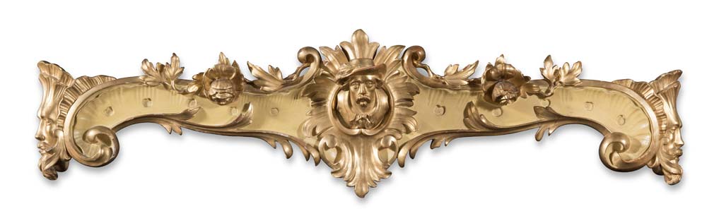 Carved and giltwood pelmet, 20th Century.