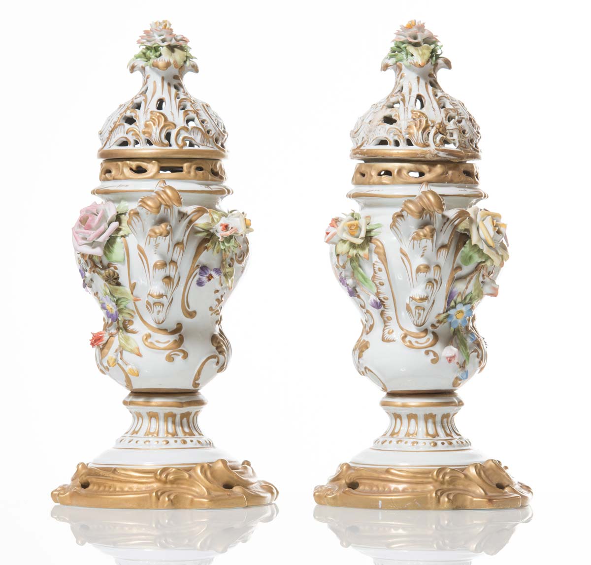 Pair of pot-pourri porcelain vase, 20th Century. - Image 2 of 2