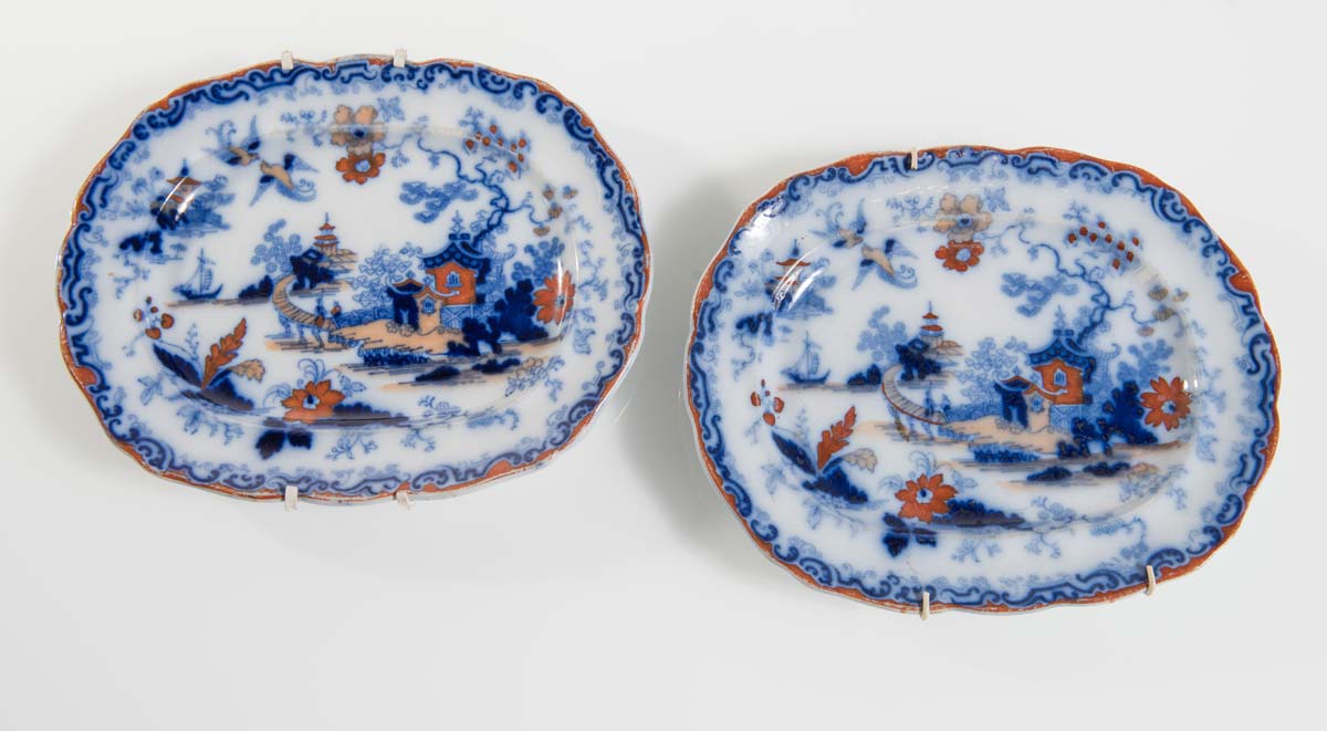 Pair of oval blue and red ceramic dishes, England, early 20th Century.