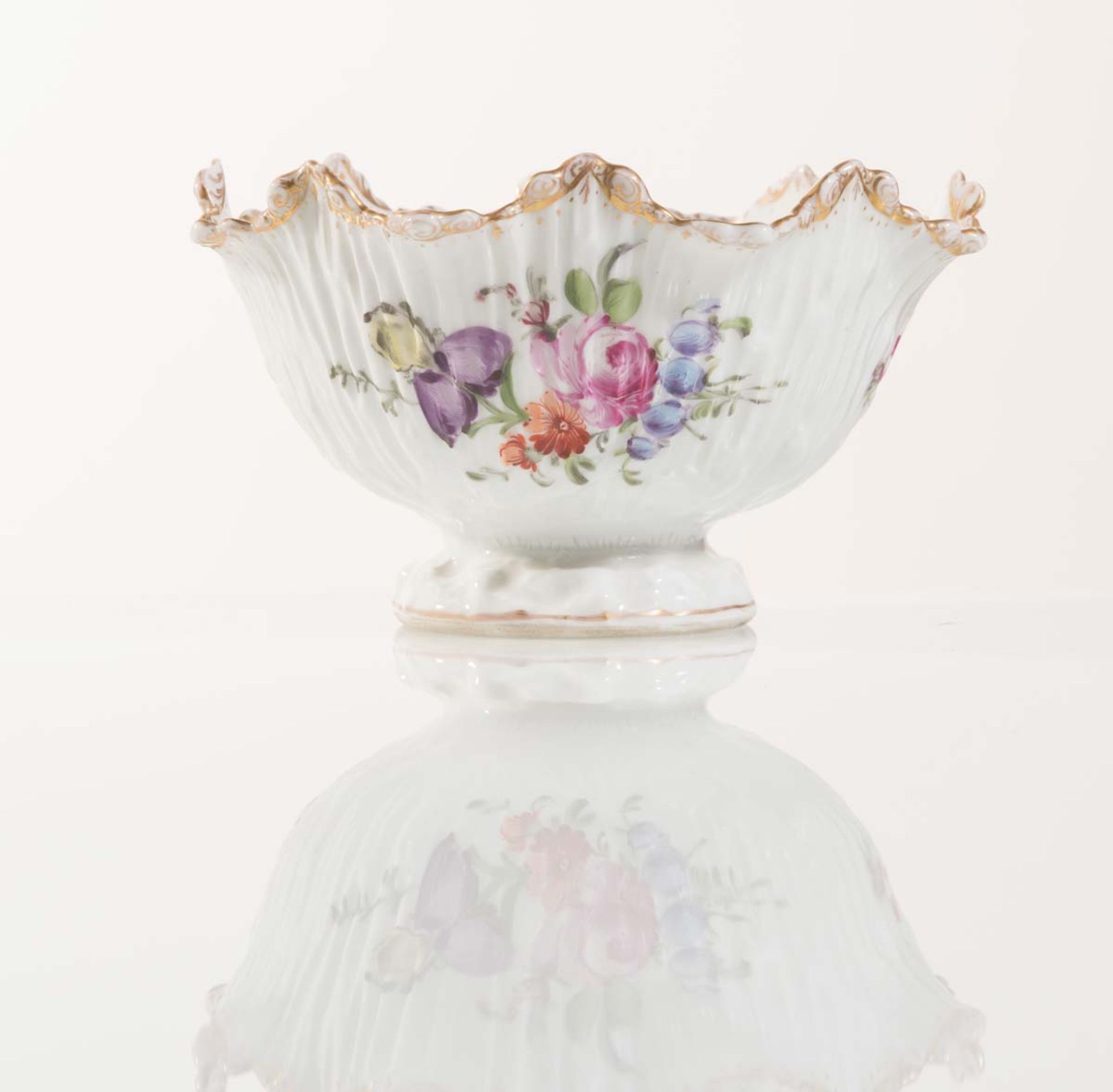 White porcelain with polychrome decorations bowl, Germany, late 19th Century.
