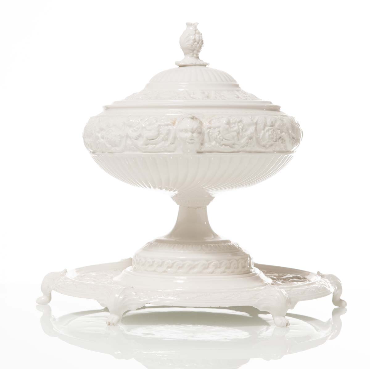 White ceramic soup tureen with tray, 20th Century. - Image 2 of 2