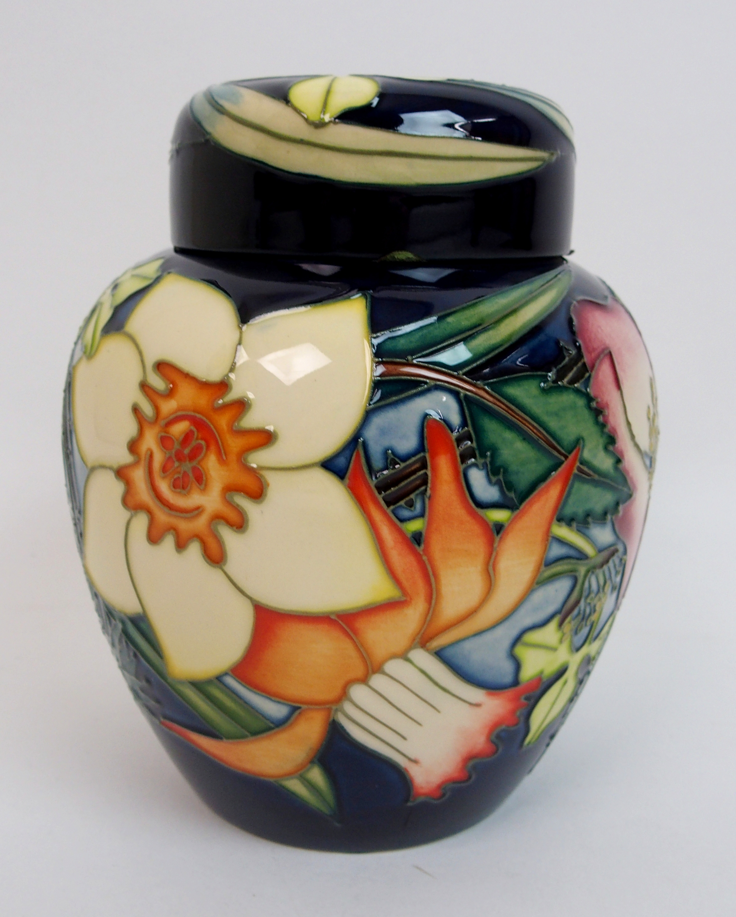 A Moorcroft Golden Jubilee pattern ginger jar designed by Emma Bossons, circa 2001, the body with - Bild 3 aus 10