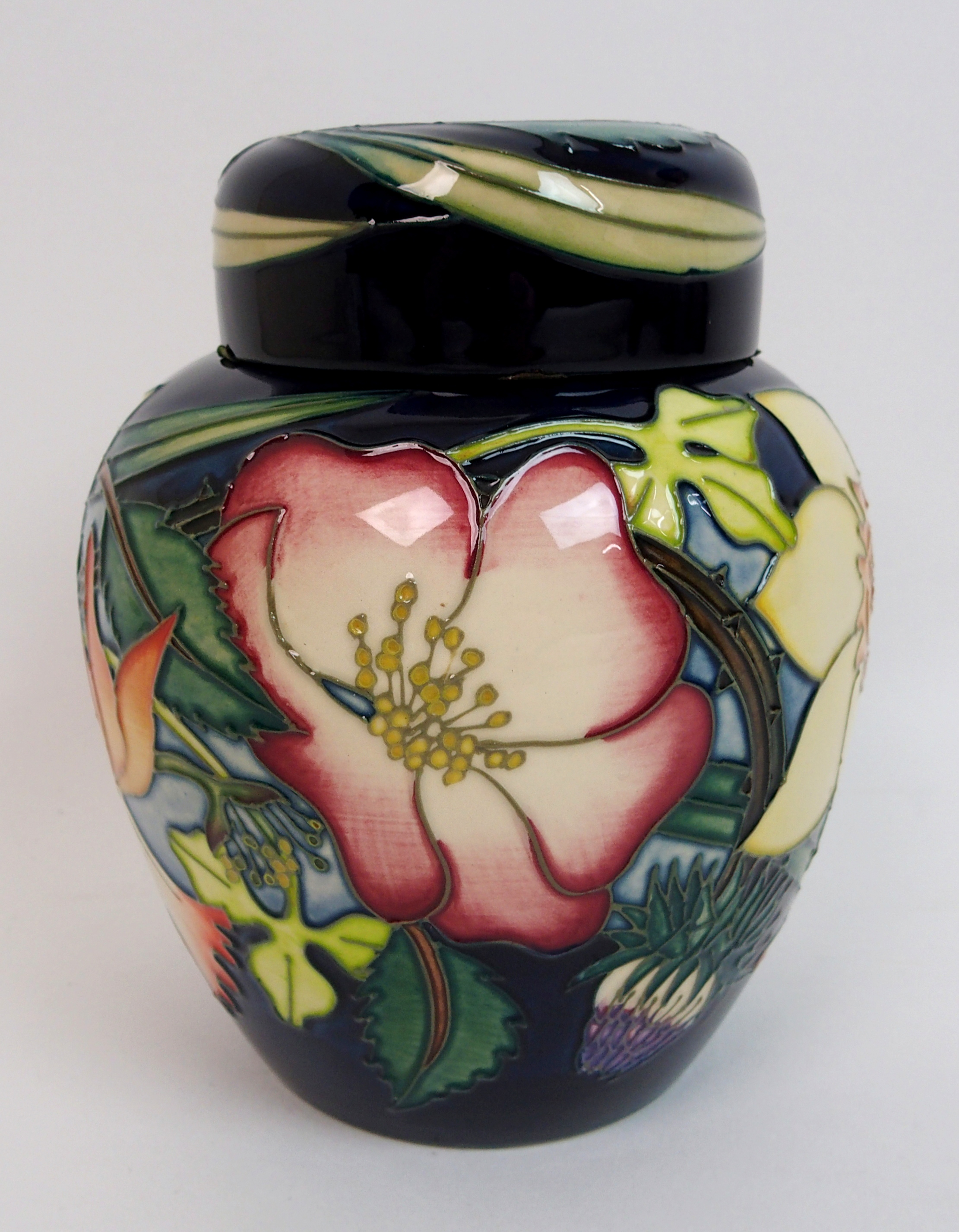 A Moorcroft Golden Jubilee pattern ginger jar designed by Emma Bossons, circa 2001, the body with - Bild 2 aus 10