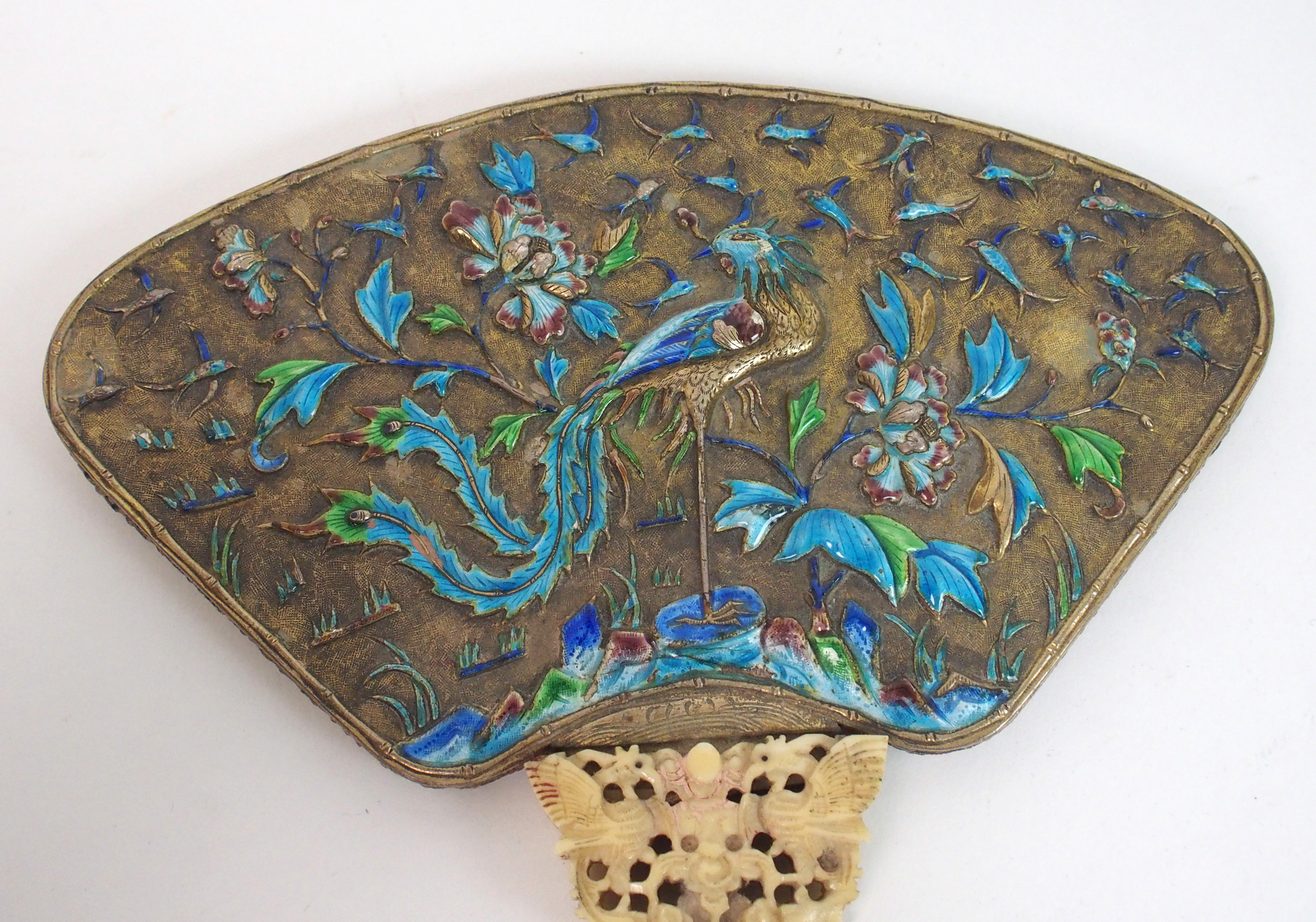 A Chinese enamel and ivory fan shaped mirror the back cast with birds and foliage, 25.5cm long - Bild 4 aus 10