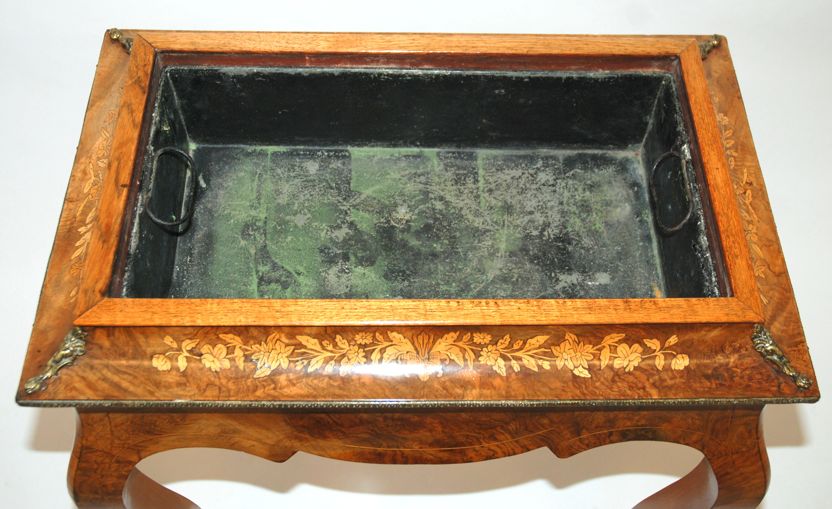 A Victorian walnut planter the cover inlaid with a vase of flowers and surrounded by flowers - Image 4 of 5