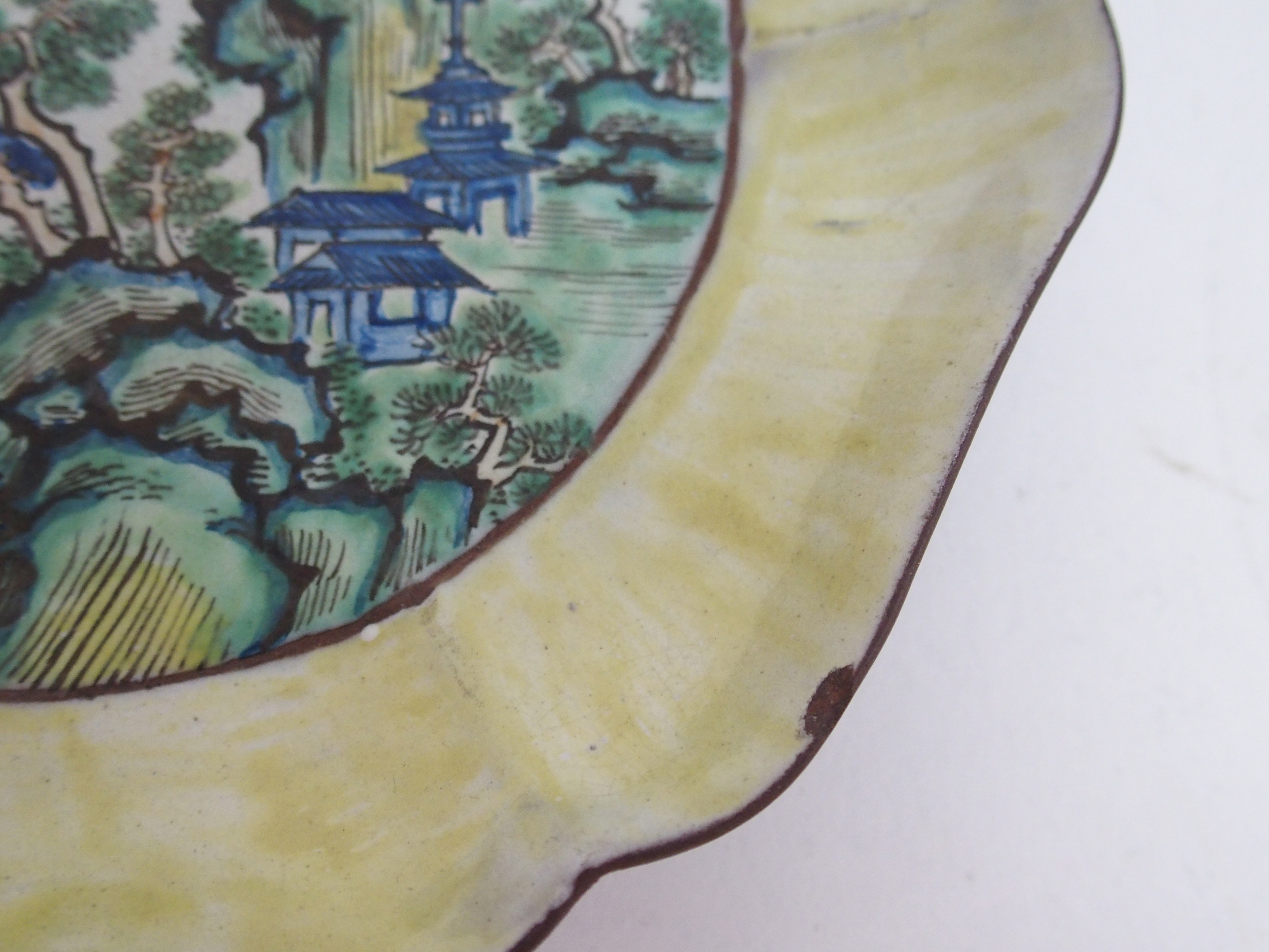 A Chinese hexafoil saucer painted with a river landscape (rim chip), 13cm diameter, five teabowls, - Bild 4 aus 10