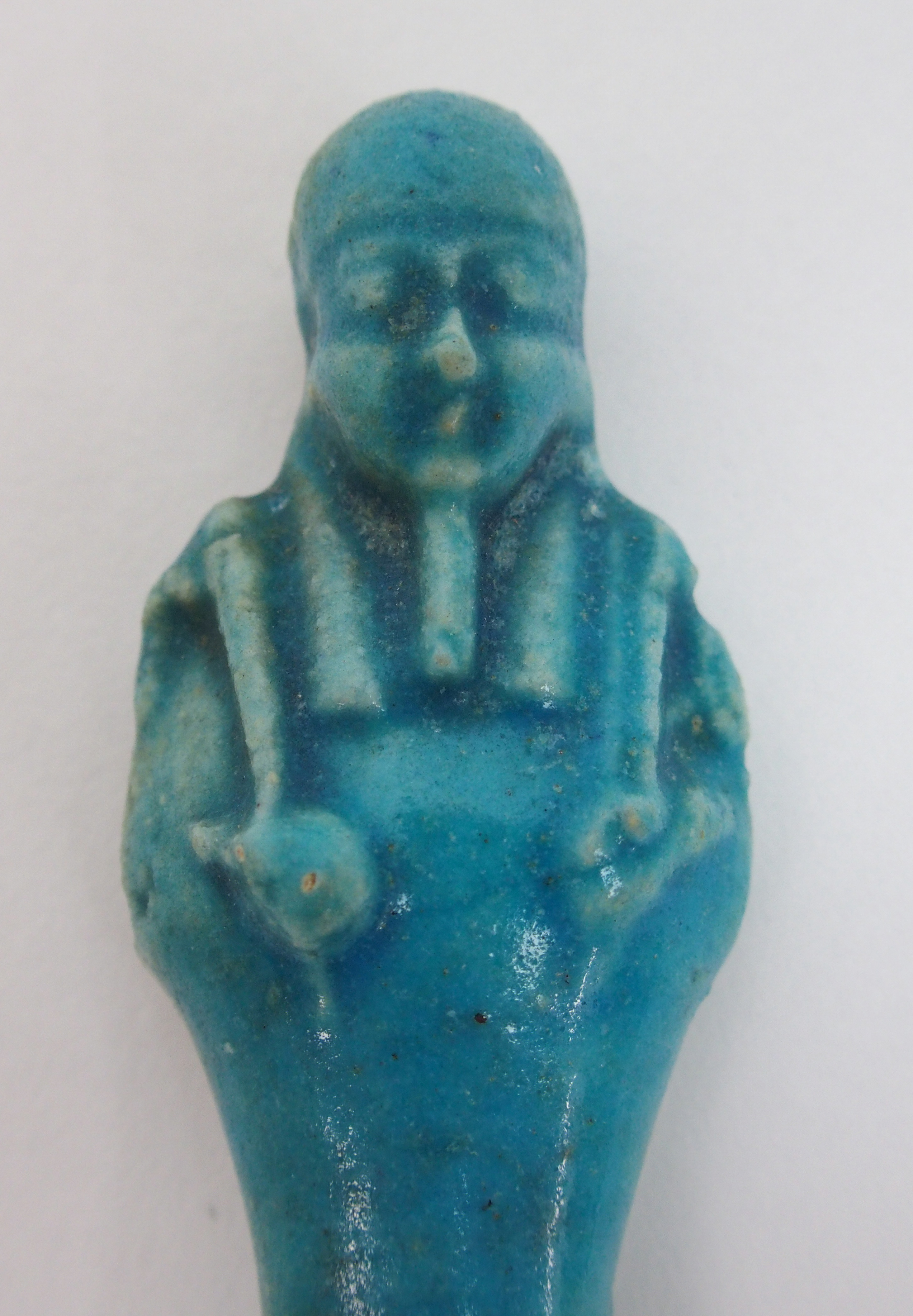 An Egyptian blue glazed ushabti figure holding fly whisks, unnamed, 10cm high - Image 5 of 10