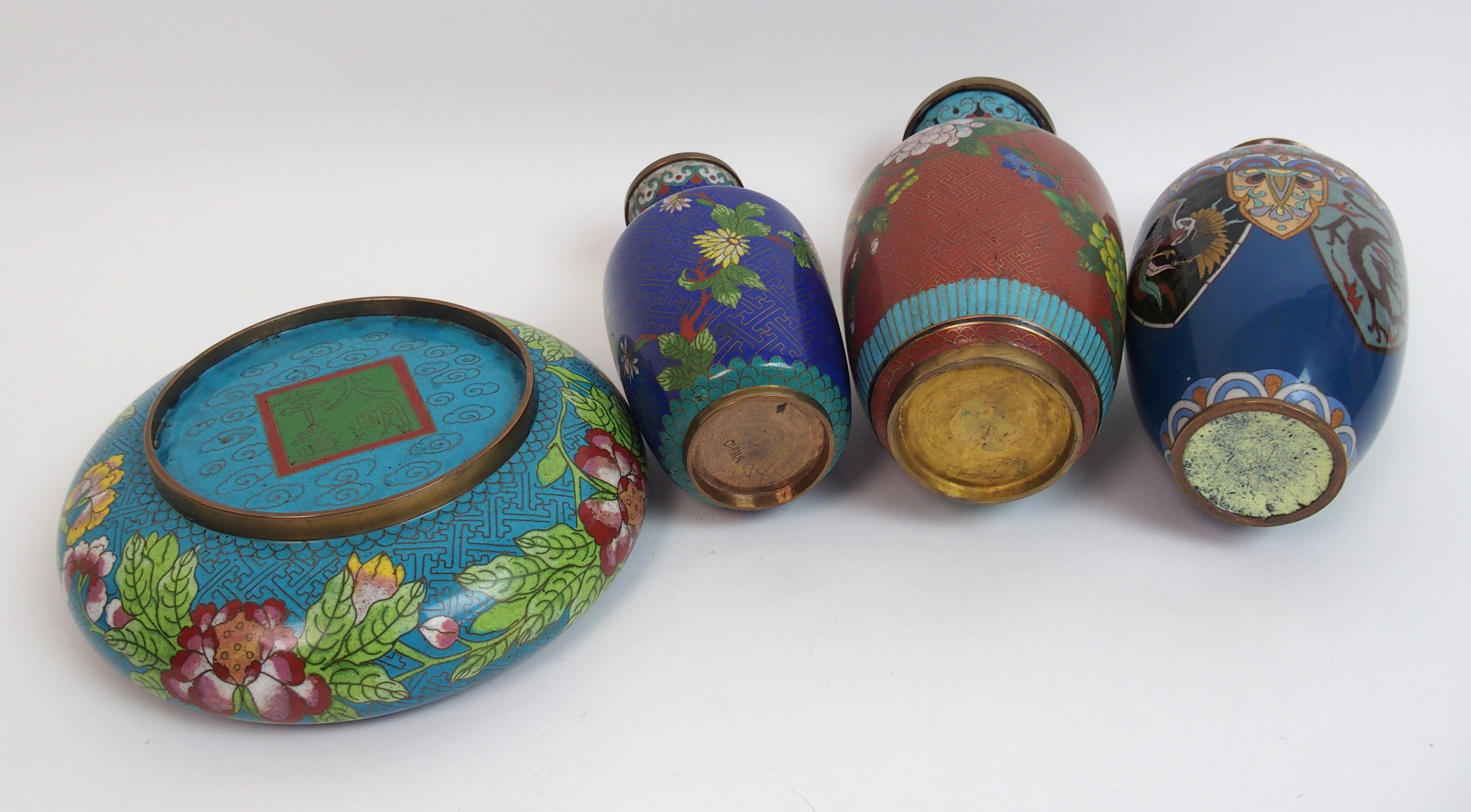 A group of Chinese cloisonne vases comprising; eight baluster vases in various sizes, 9.5cm to - Bild 6 aus 8