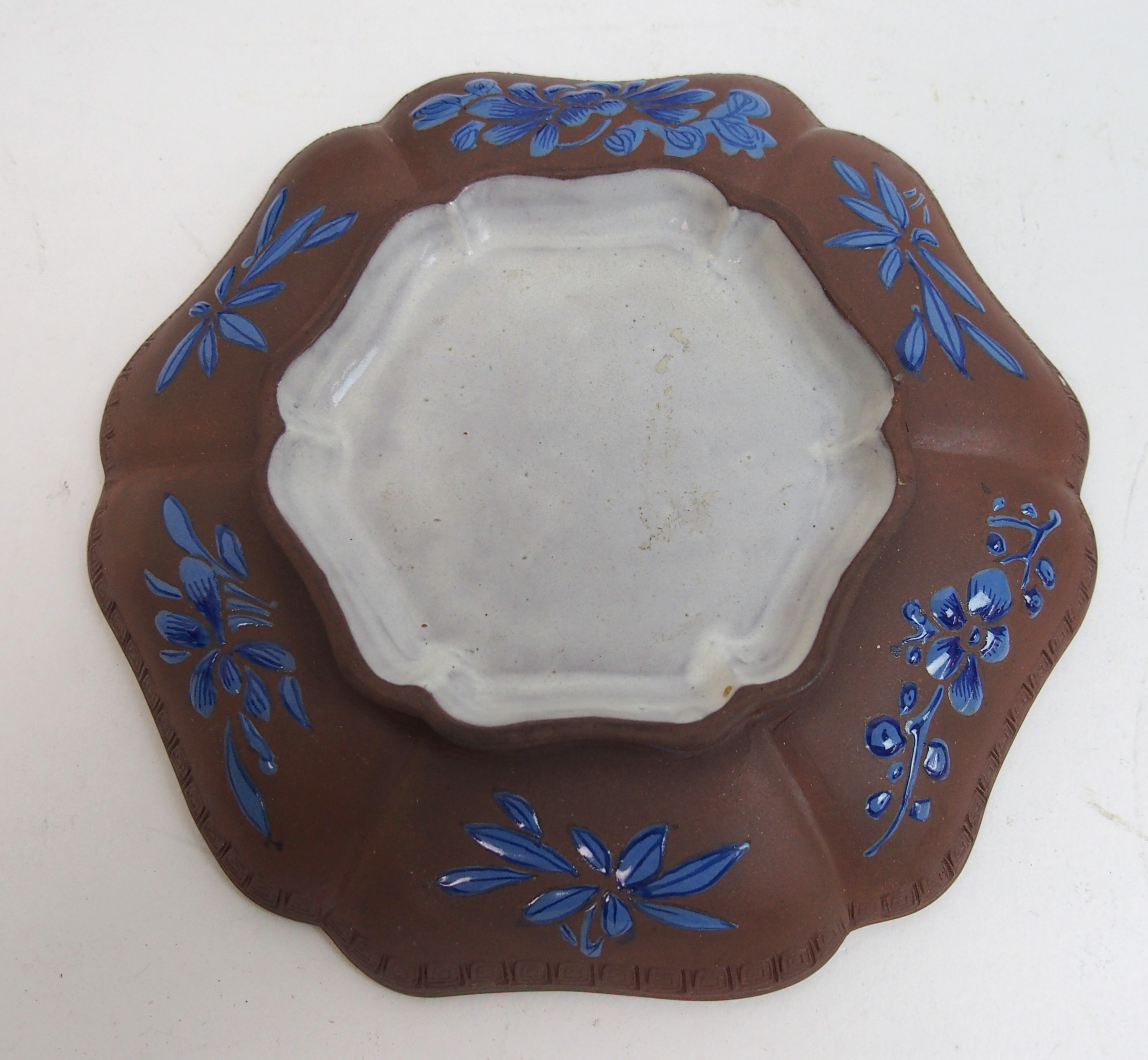 A Chinese hexafoil saucer painted with a river landscape (rim chip), 13cm diameter, five teabowls, - Bild 3 aus 10