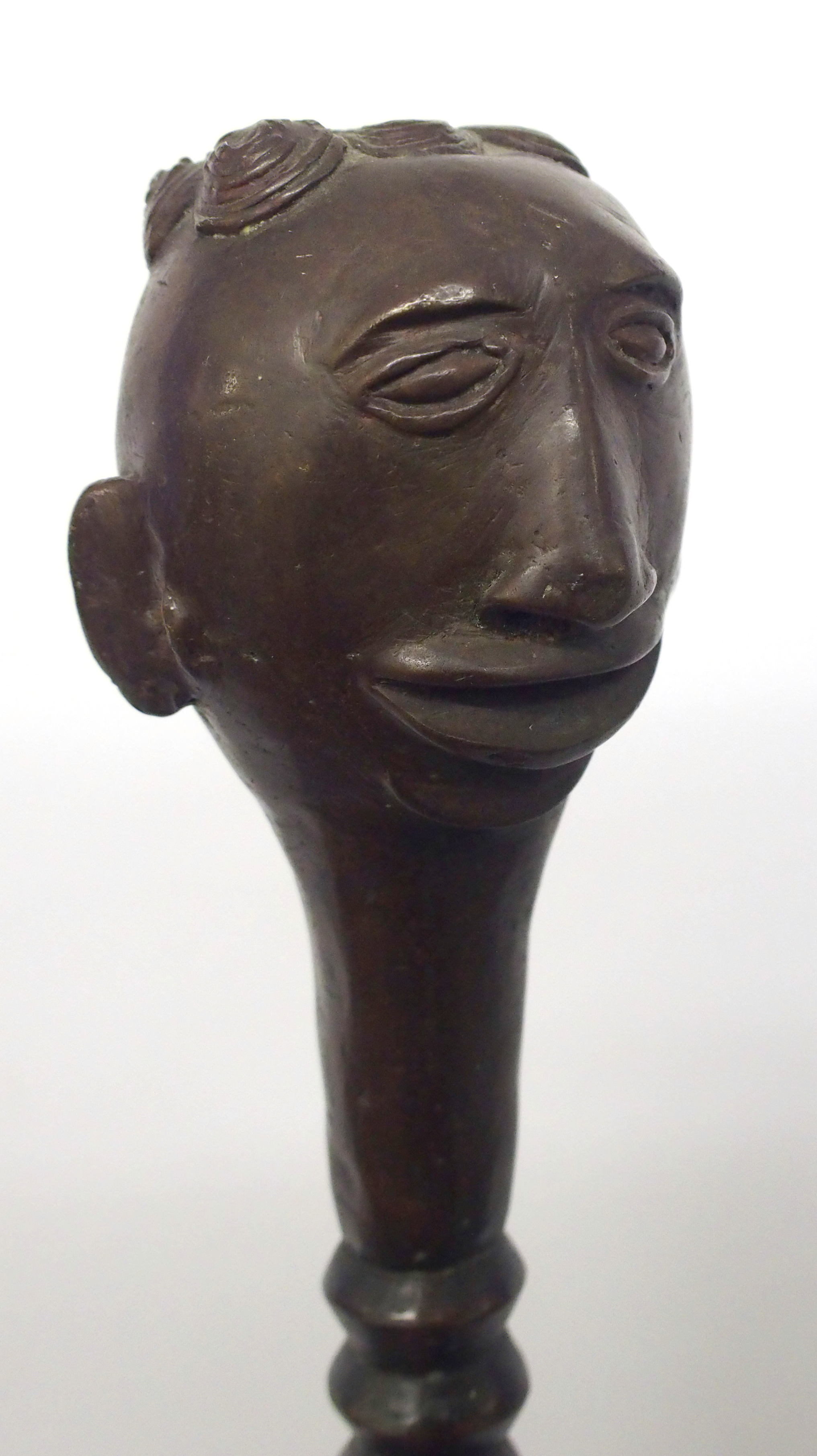 *WITHDRAWN* A West African bronze and iron ceremonial staff cast with a head set with curling locks - Bild 3 aus 10