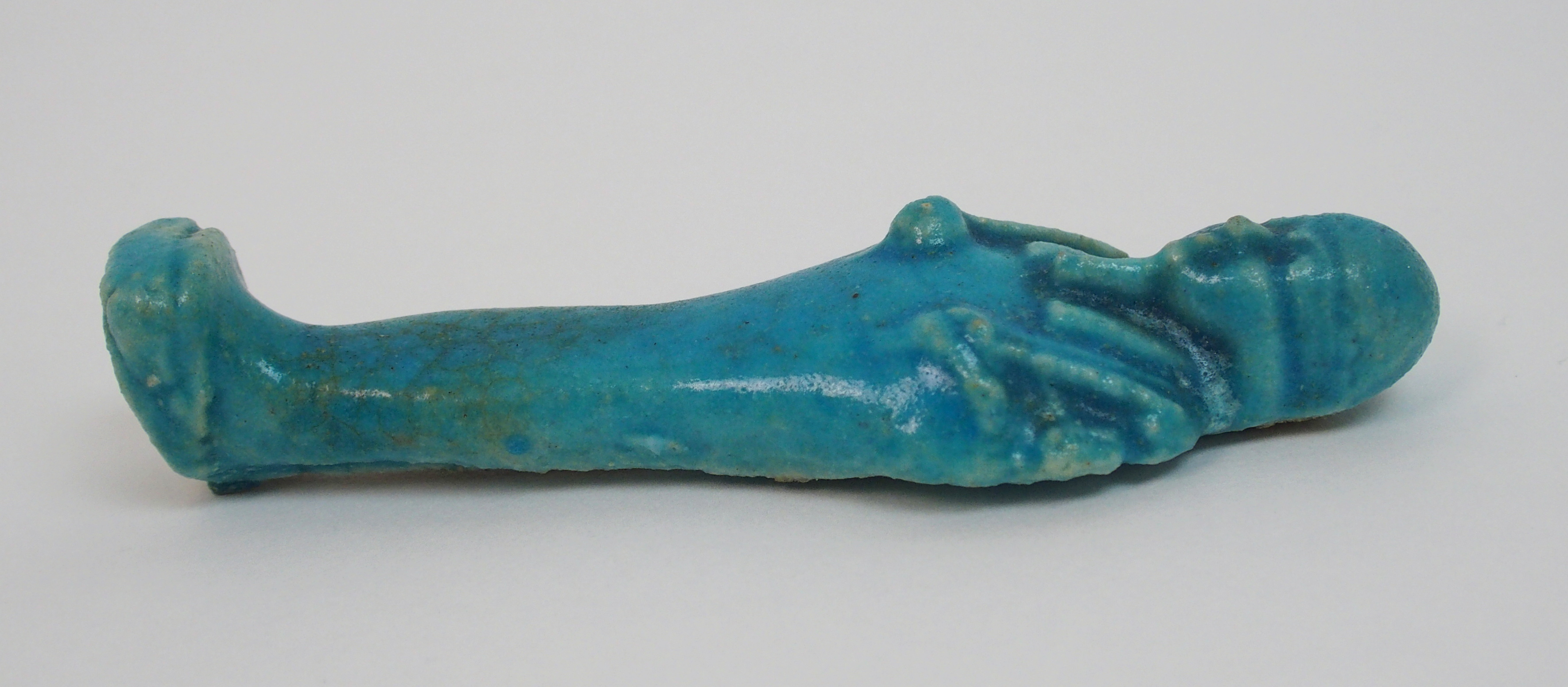 An Egyptian blue glazed ushabti figure holding fly whisks, unnamed, 10cm high - Image 2 of 10