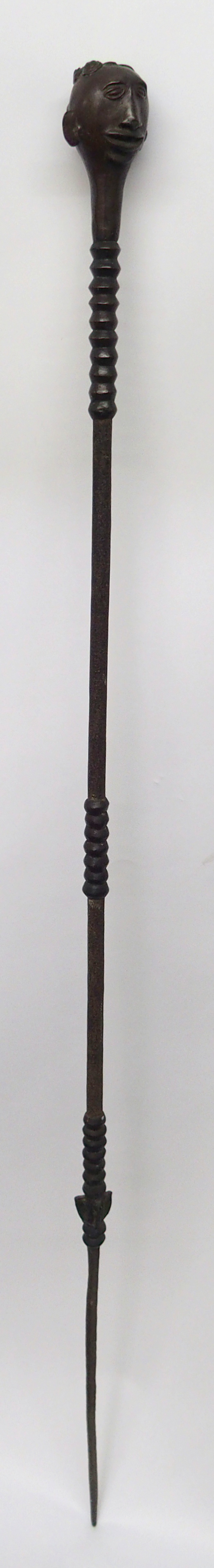 *WITHDRAWN* A West African bronze and iron ceremonial staff cast with a head set with curling locks - Bild 2 aus 10