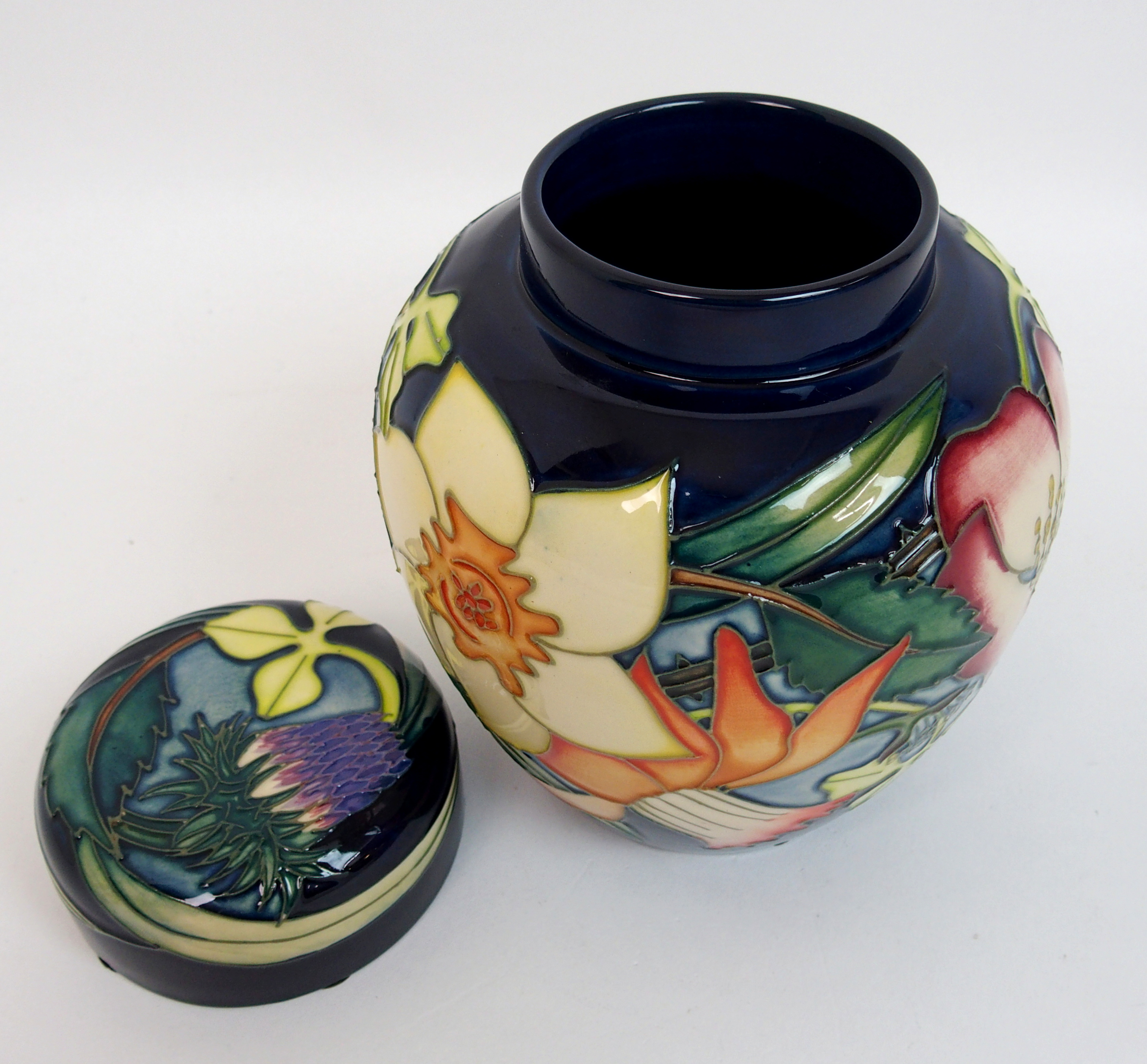 A Moorcroft Golden Jubilee pattern ginger jar designed by Emma Bossons, circa 2001, the body with - Bild 7 aus 10
