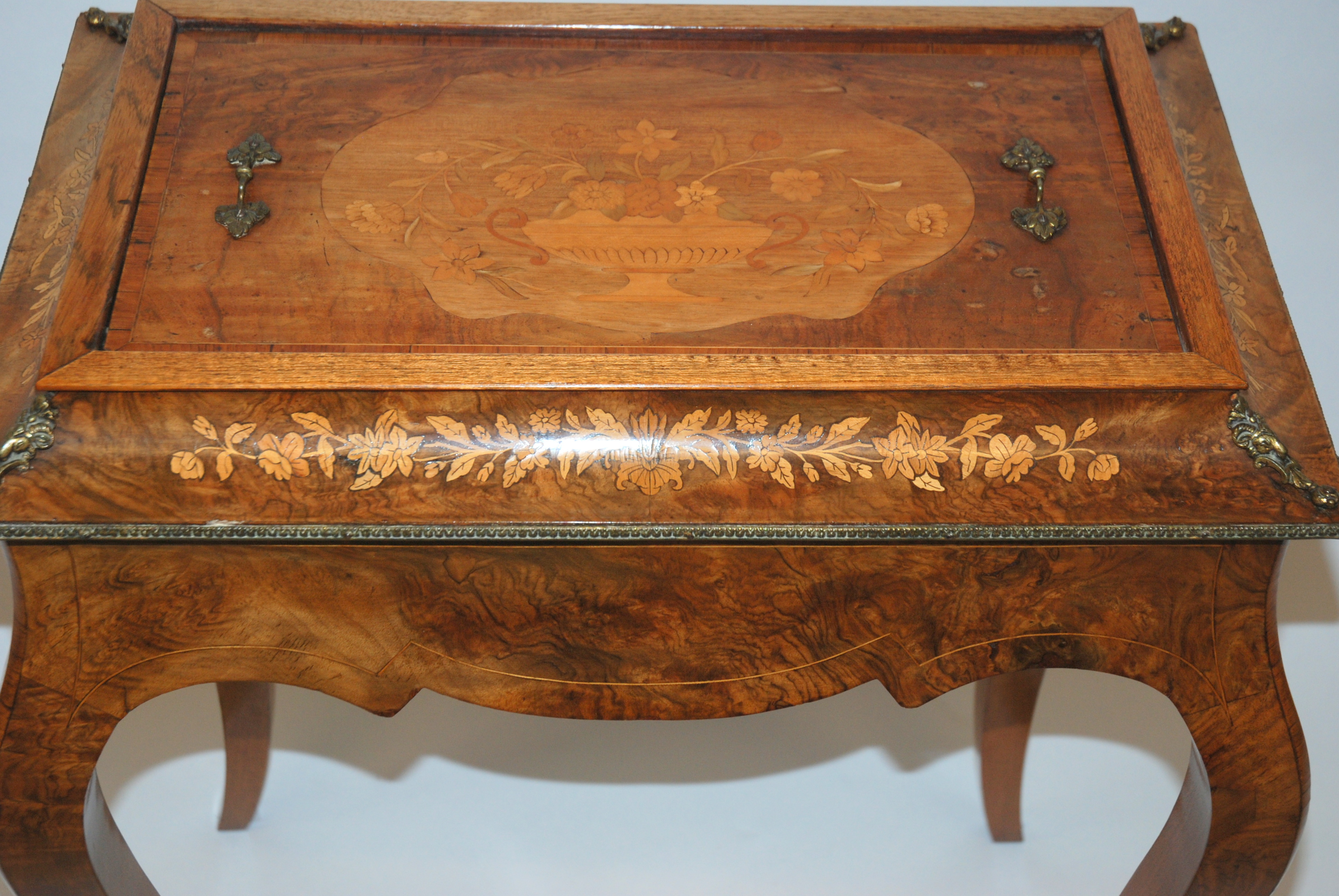 A Victorian walnut planter the cover inlaid with a vase of flowers and surrounded by flowers - Image 2 of 5