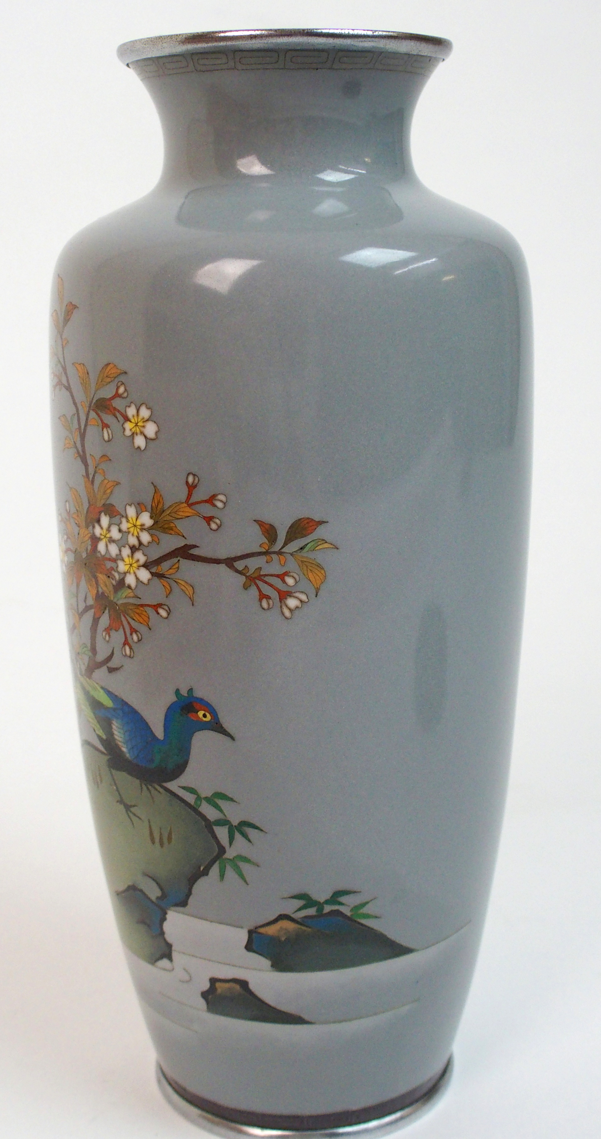 A Japanese cloisonne baluster vase decorated with a pheasant on a rock beneath blossoming branches - Bild 7 aus 10