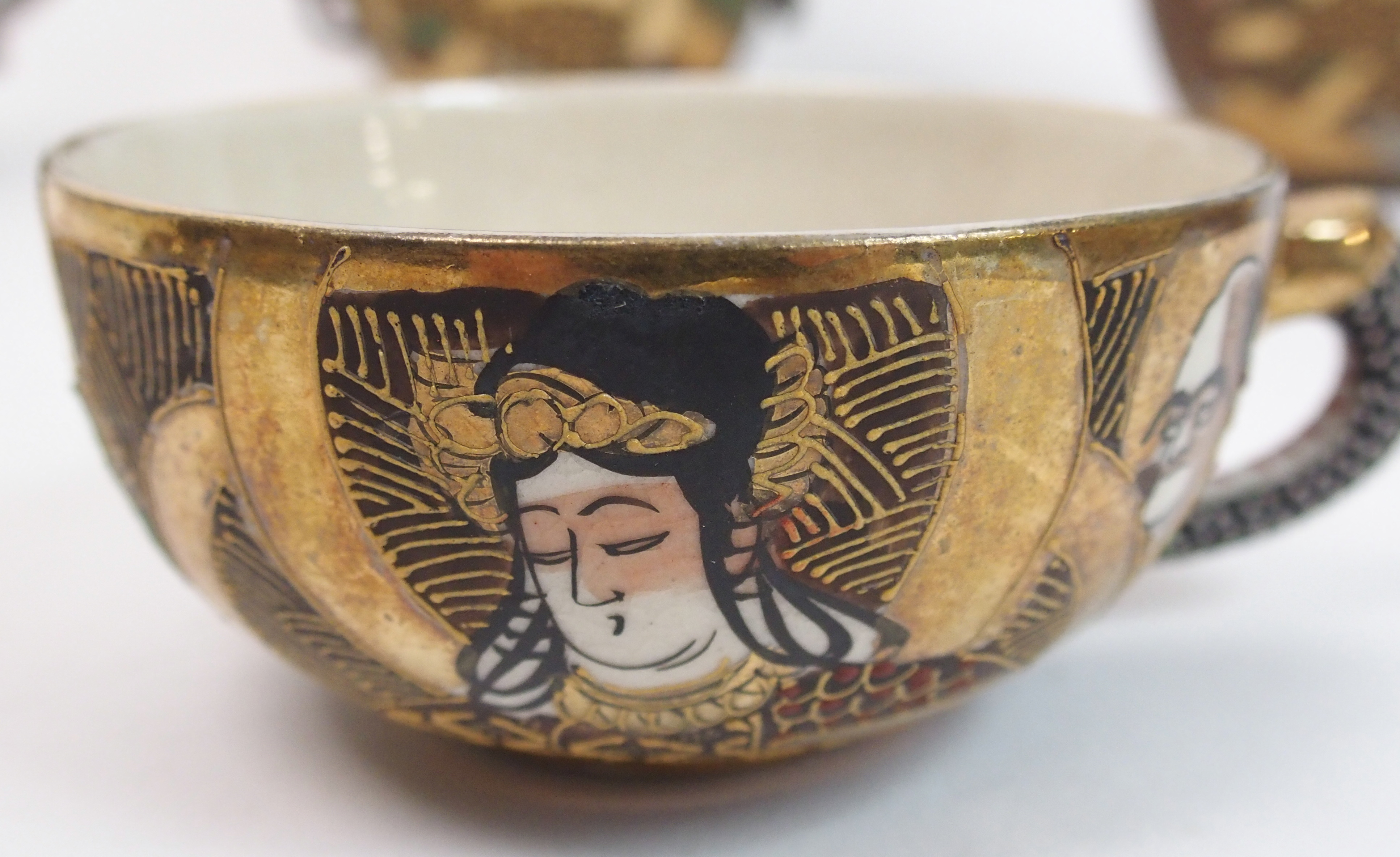 A Satsuma cased teaset painted with Kannon and Rakan, comprising; teapot, sugar bowl, cream jug, six - Bild 7 aus 14
