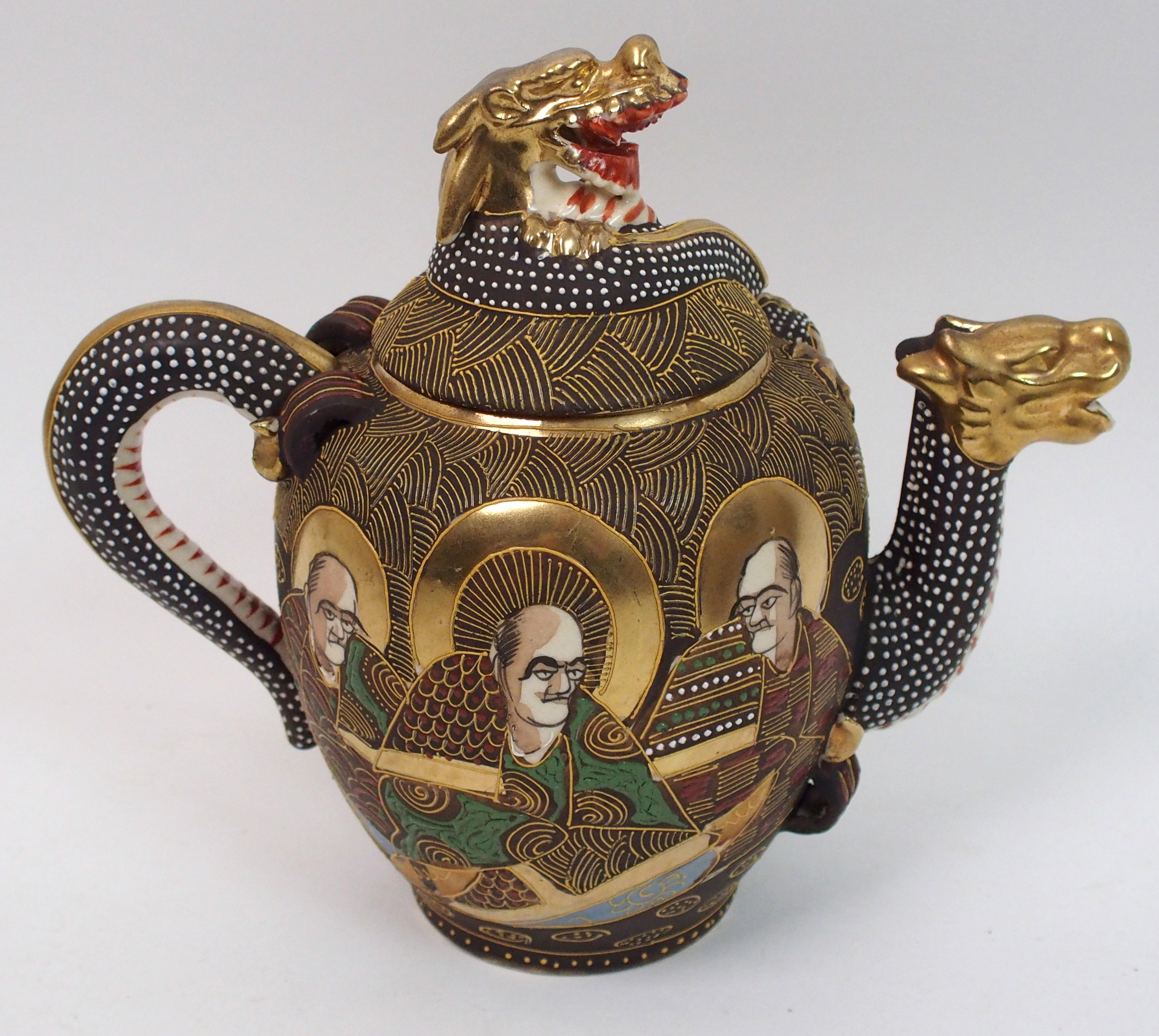 A Satsuma cased teaset painted with Kannon and Rakan, comprising; teapot, sugar bowl, cream jug, six - Bild 13 aus 14