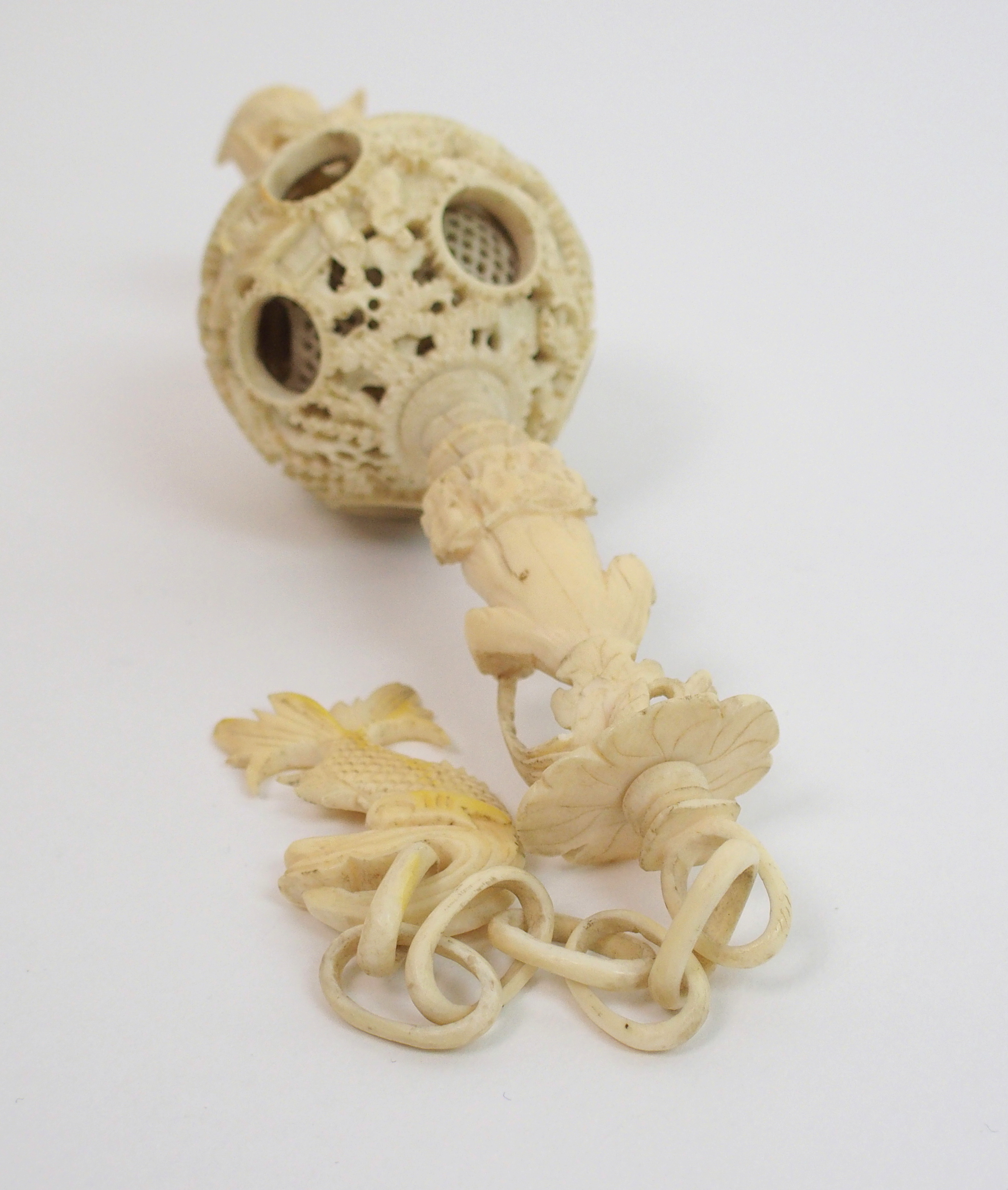 A Cantonese ivory concentric ball carved with dolphin and chain suspension attached to a figure - Bild 8 aus 10