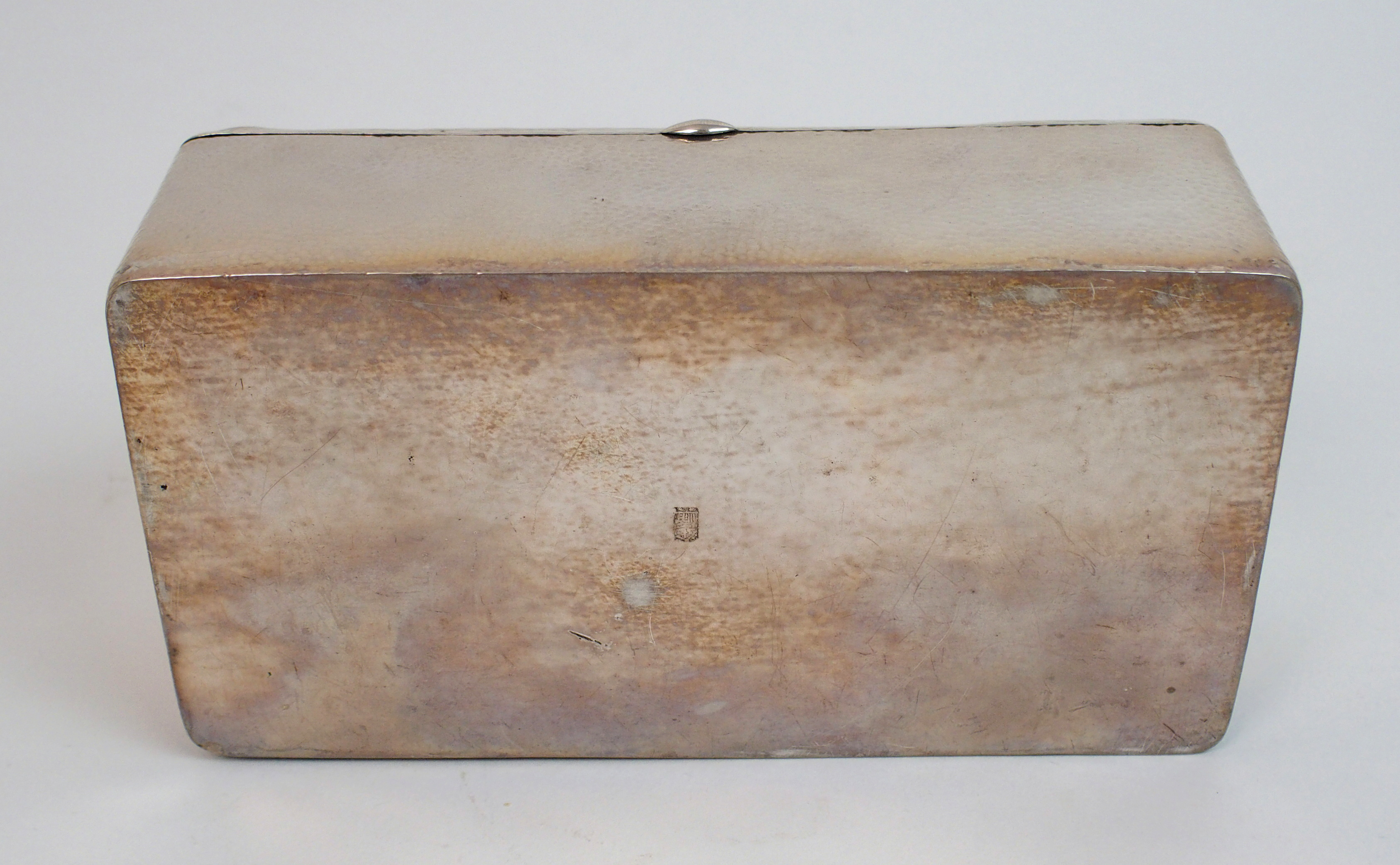 A Chinese silver hammered rectangular cigar box the hinged cover decorated with two facing dragons - Image 8 of 10