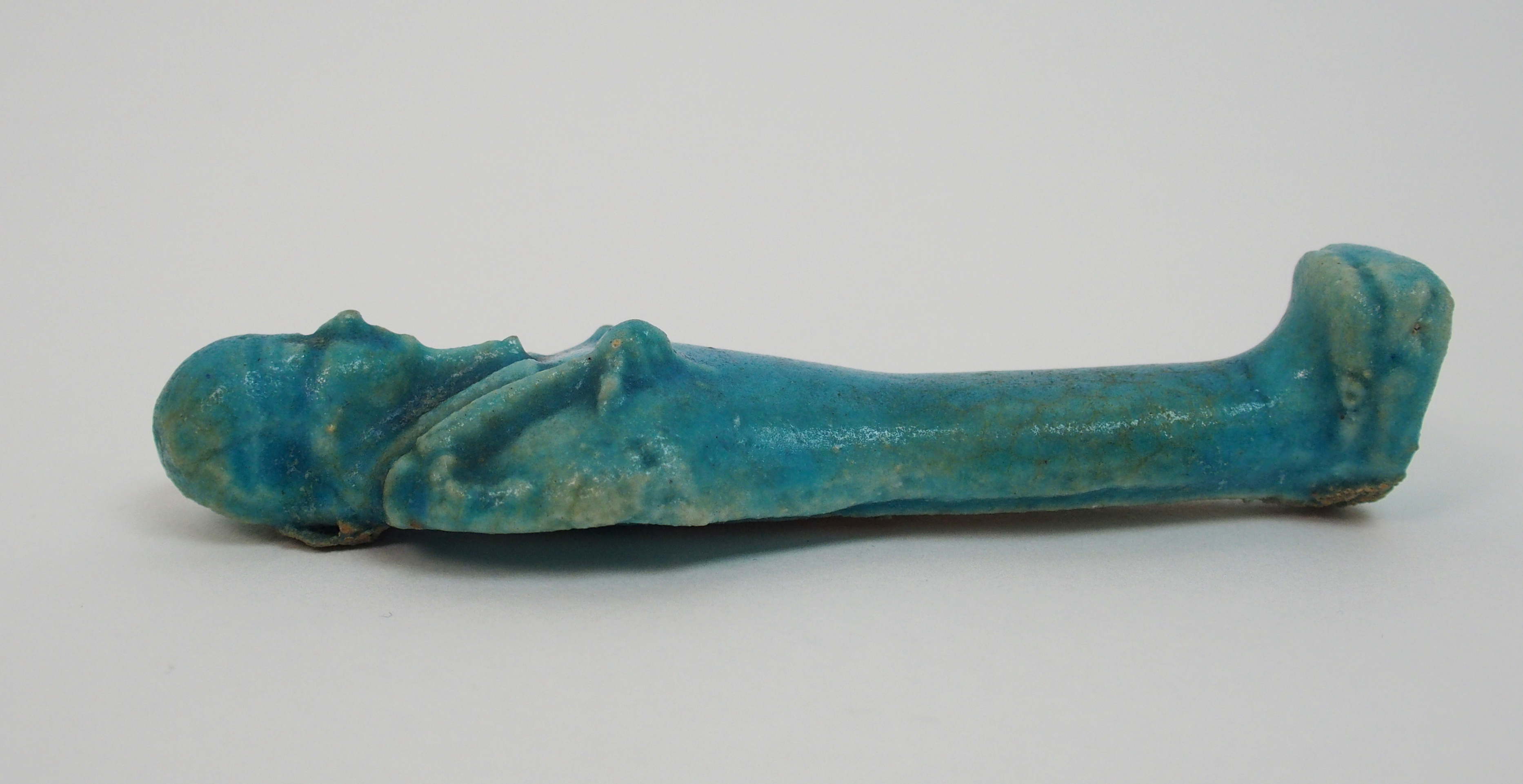 An Egyptian blue glazed ushabti figure holding fly whisks, unnamed, 10cm high - Image 4 of 10