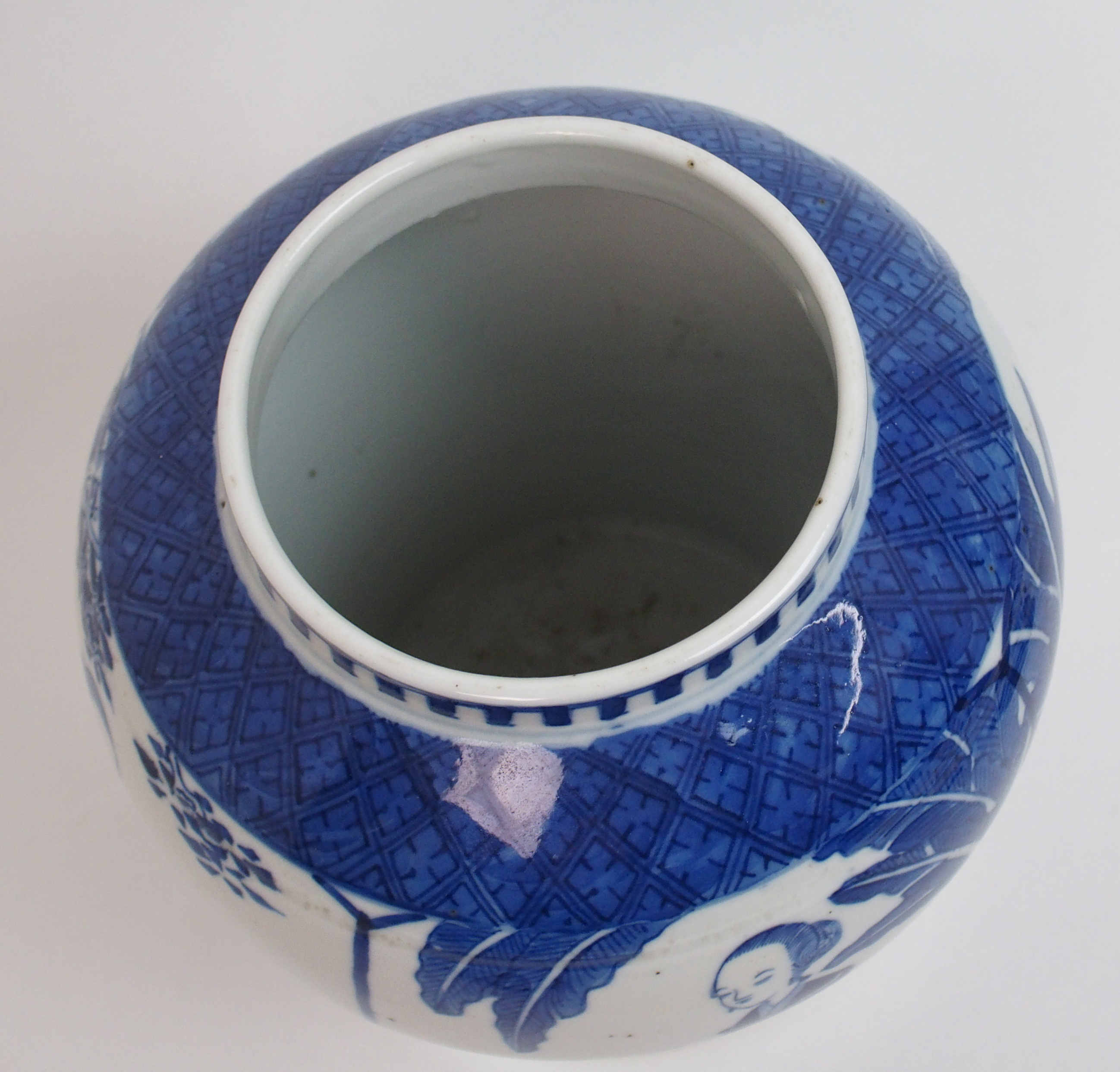 A Chinese blue and white baluster vase painted with long Elisa in a garden beneath trees and a - Bild 7 aus 10