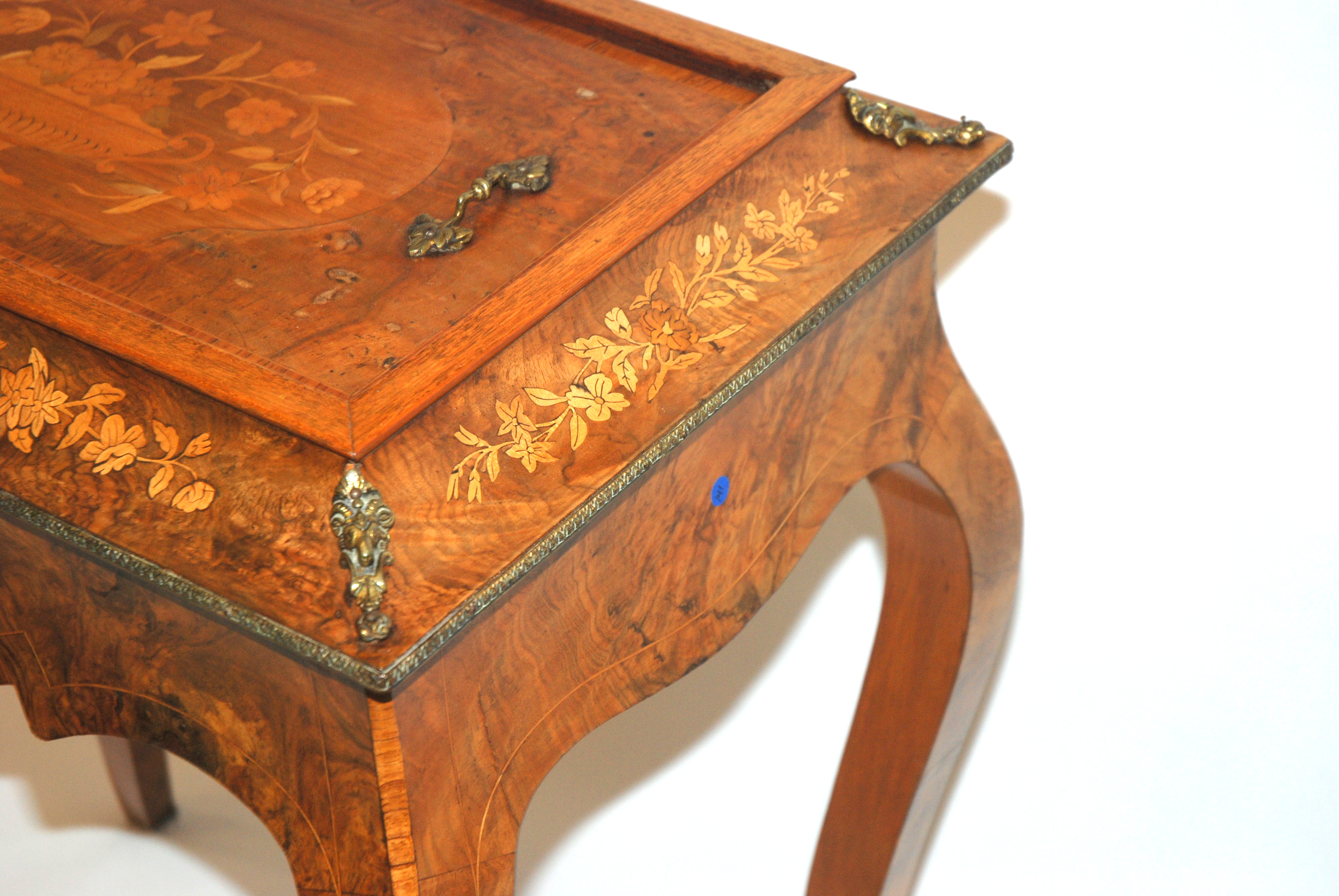 A Victorian walnut planter the cover inlaid with a vase of flowers and surrounded by flowers - Image 5 of 5