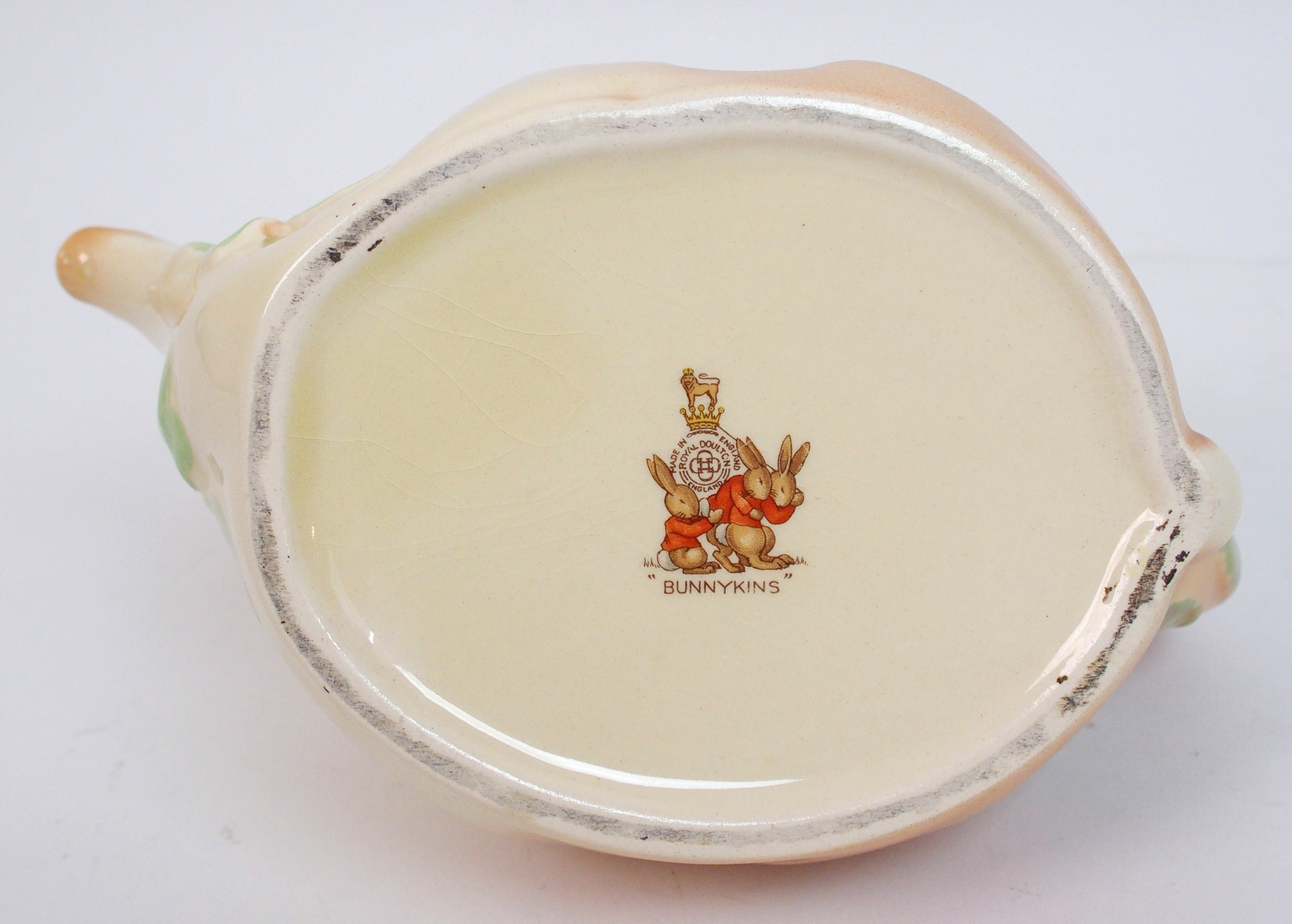 A rare Royal Doulton Bunnykins teapot the lid modelled as a rabbit's head, printed Bunnykins Royal - Bild 7 aus 10