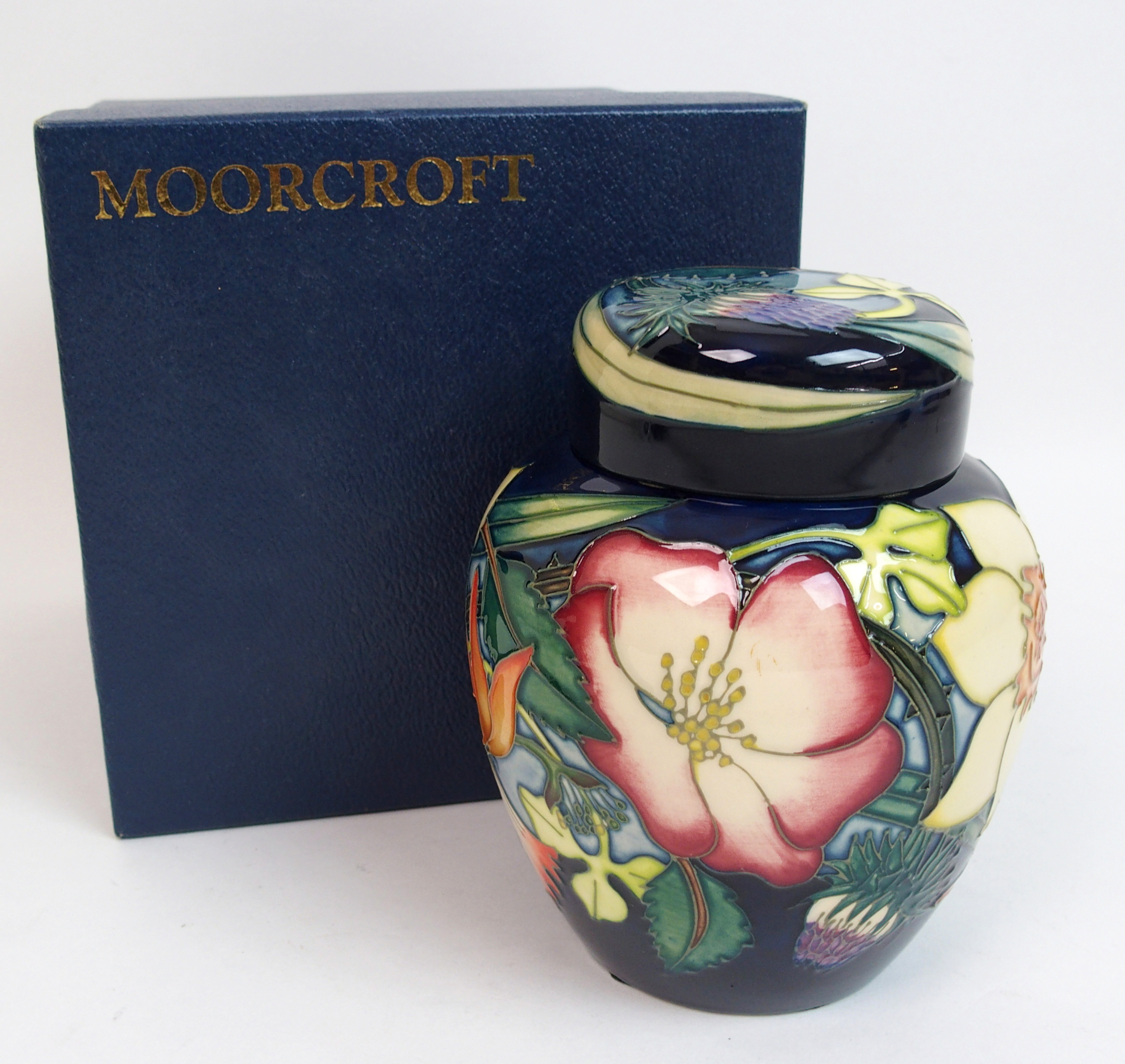 A Moorcroft Golden Jubilee pattern ginger jar designed by Emma Bossons, circa 2001, the body with - Bild 10 aus 10