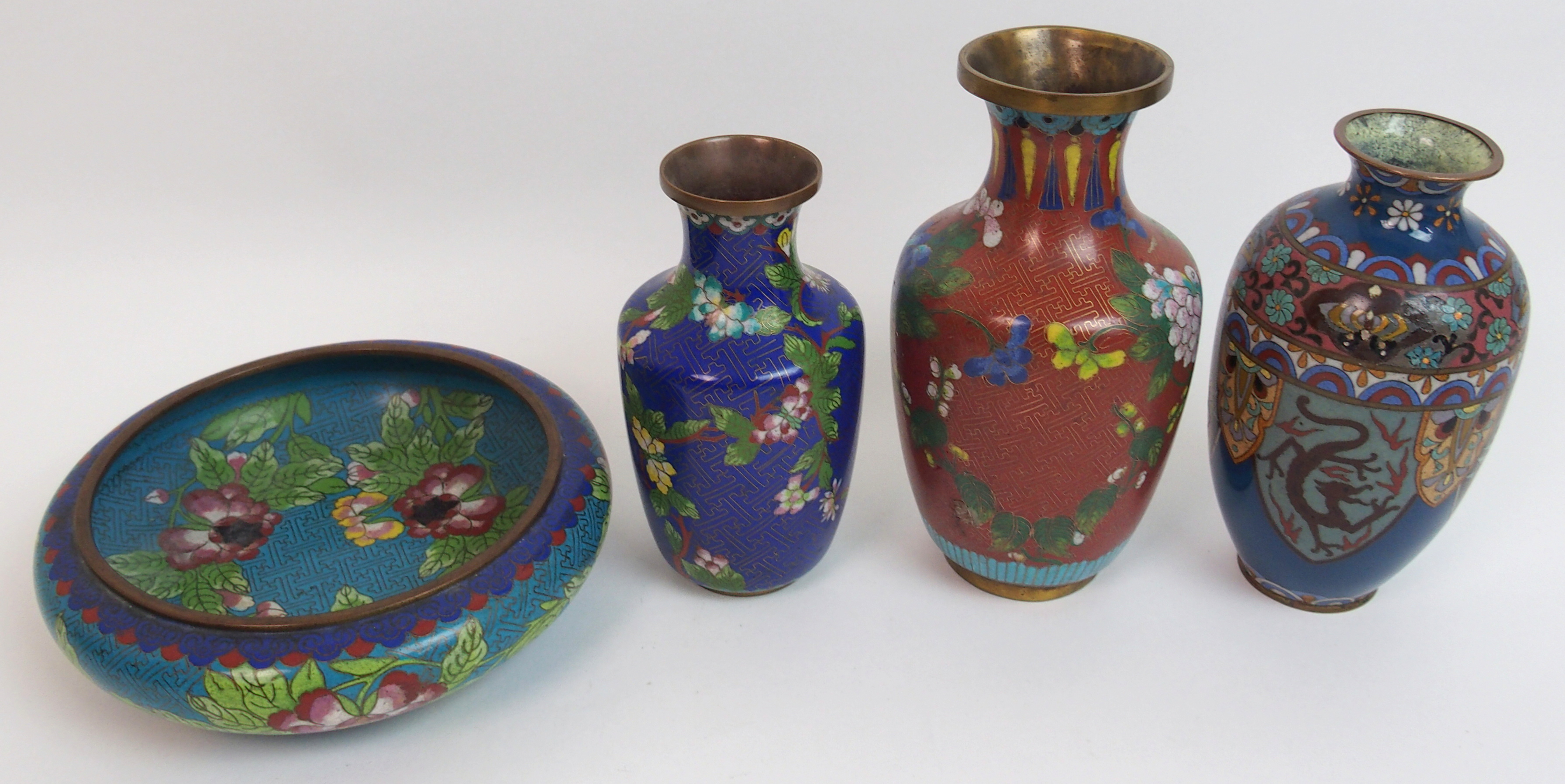 A group of Chinese cloisonne vases comprising; eight baluster vases in various sizes, 9.5cm to - Bild 5 aus 8