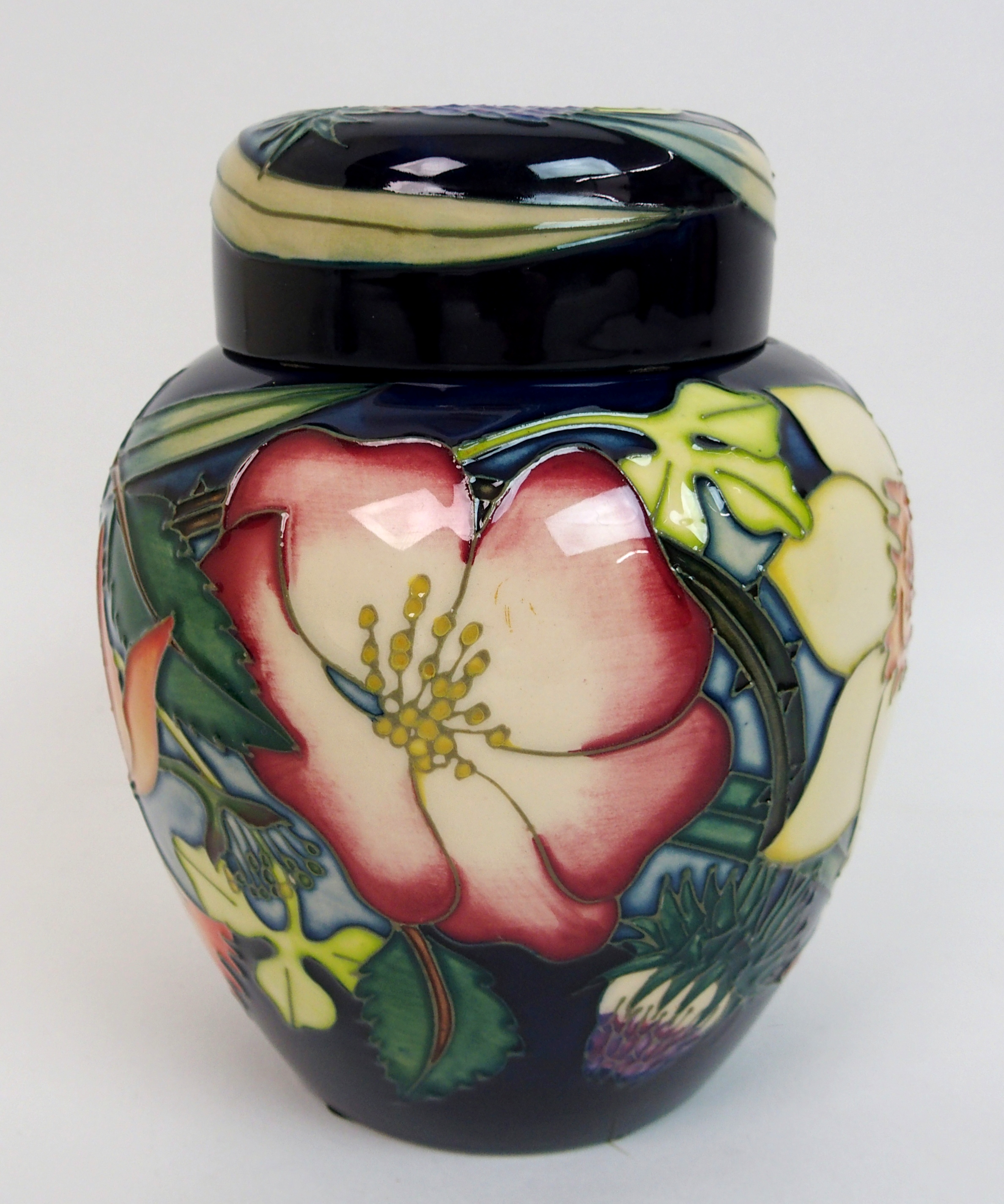 A Moorcroft Golden Jubilee pattern ginger jar designed by Emma Bossons, circa 2001, the body with - Bild 5 aus 10