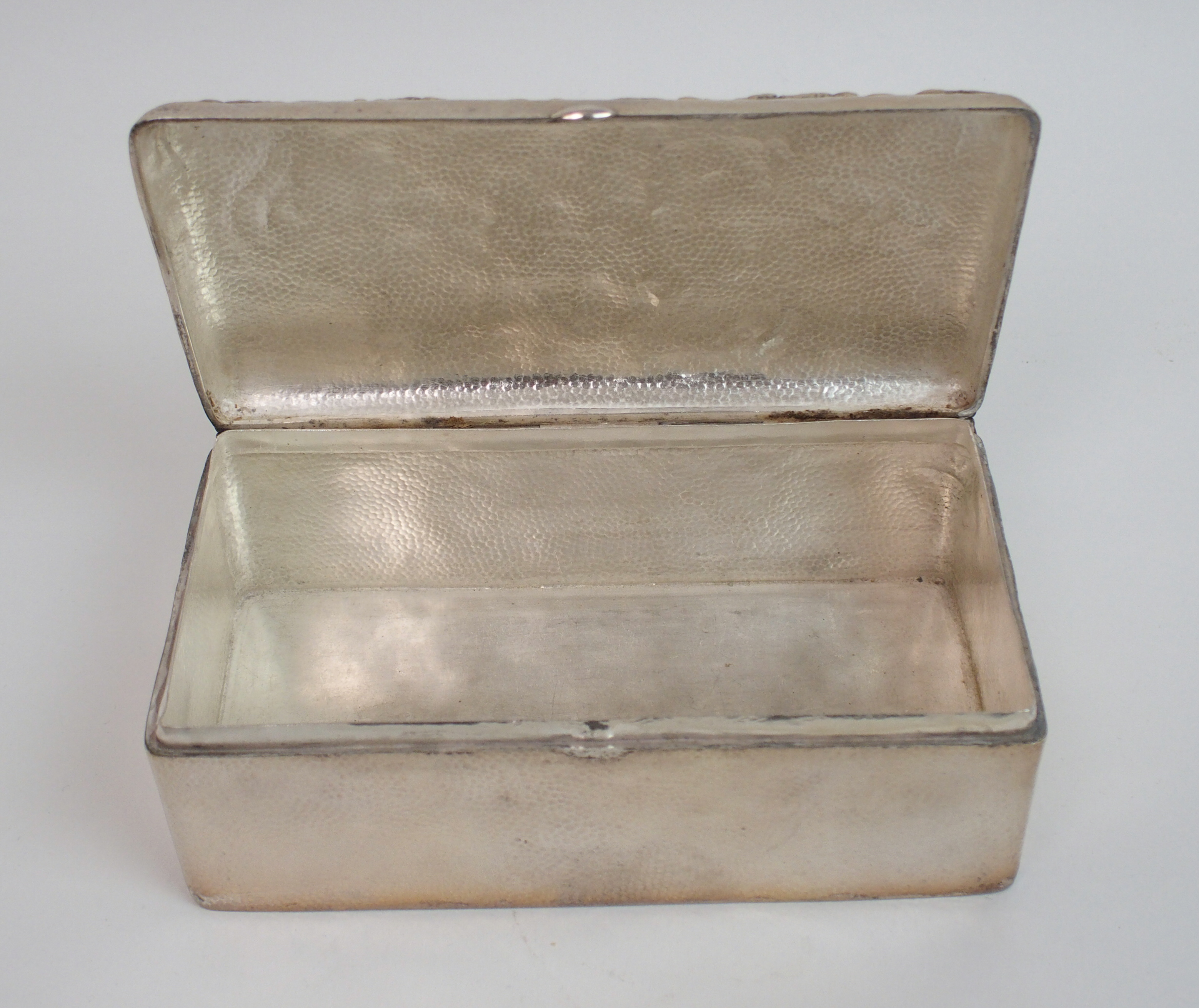 A Chinese silver hammered rectangular cigar box the hinged cover decorated with two facing dragons - Image 7 of 10