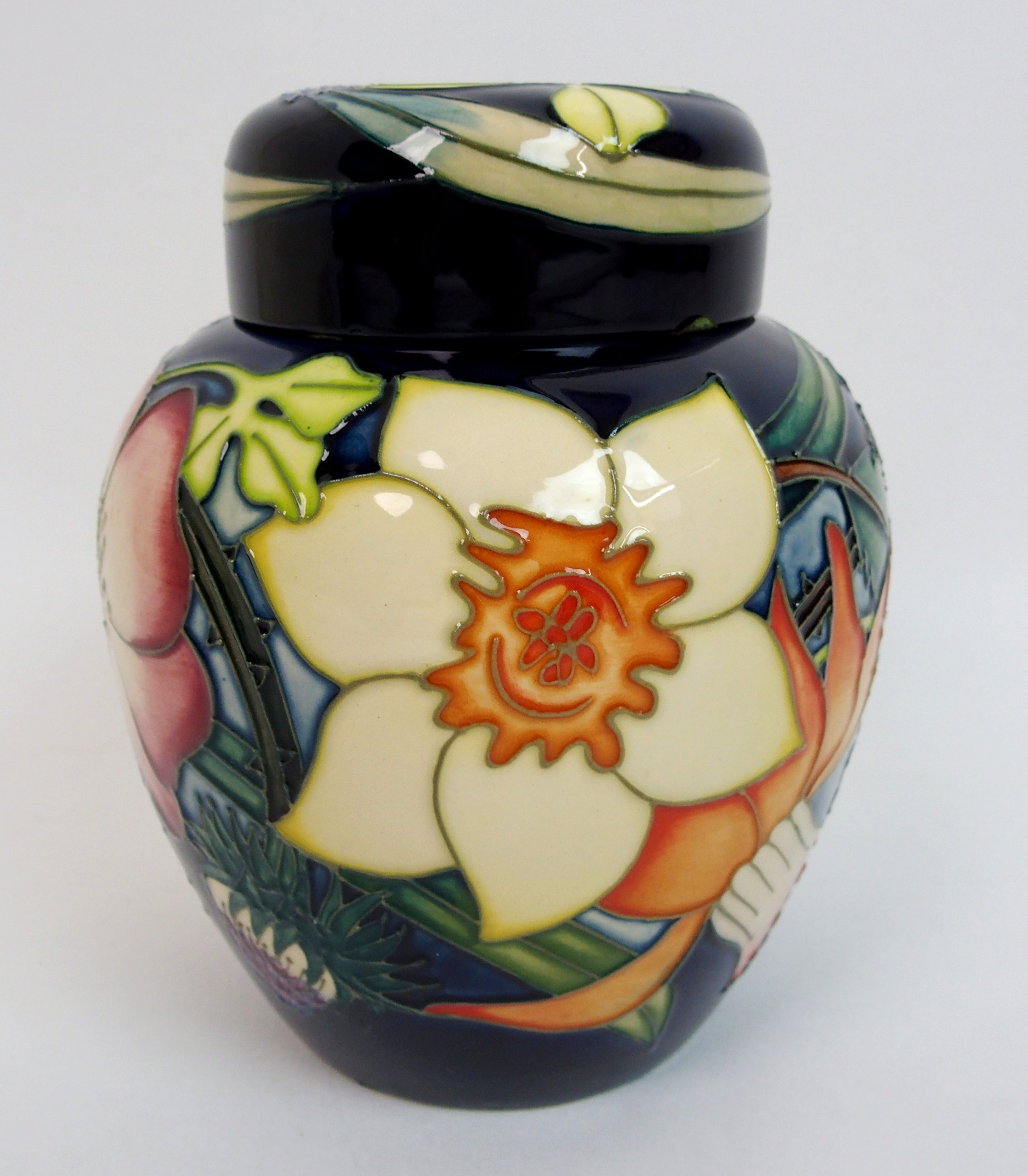 A Moorcroft Golden Jubilee pattern ginger jar designed by Emma Bossons, circa 2001, the body with - Bild 4 aus 10