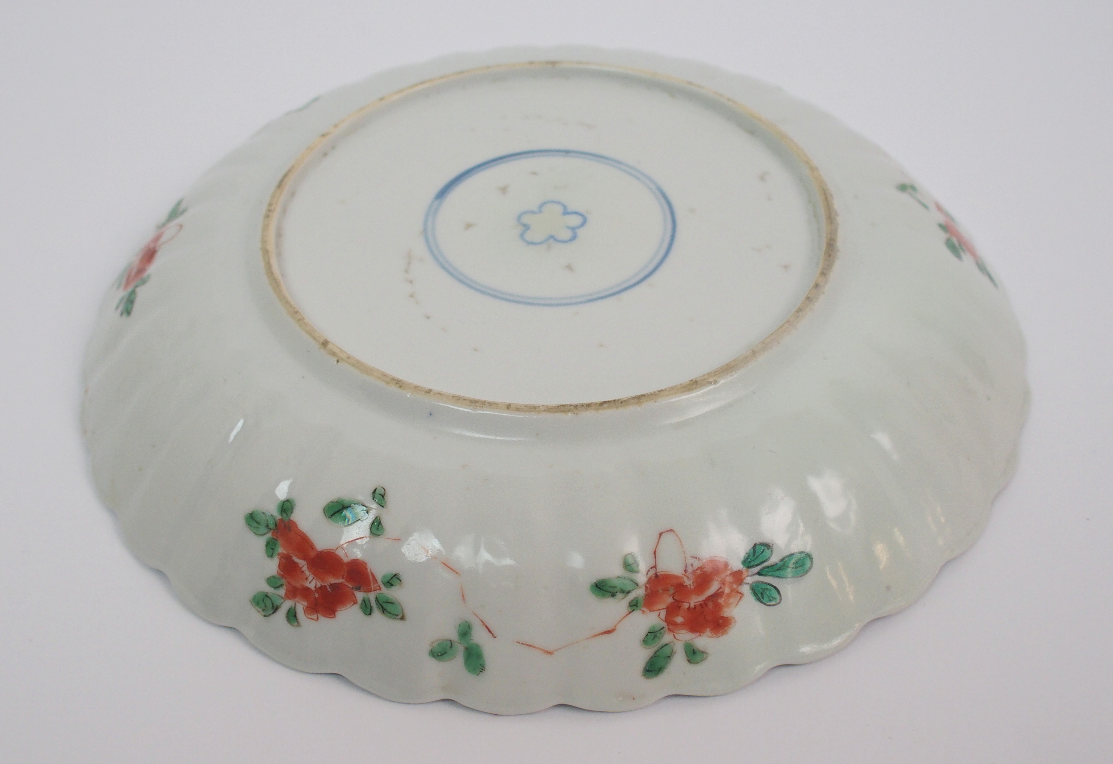 A Chinese lobed dish painted with a kylin and phoenix within panels of birds amongst flowering - Image 9 of 10