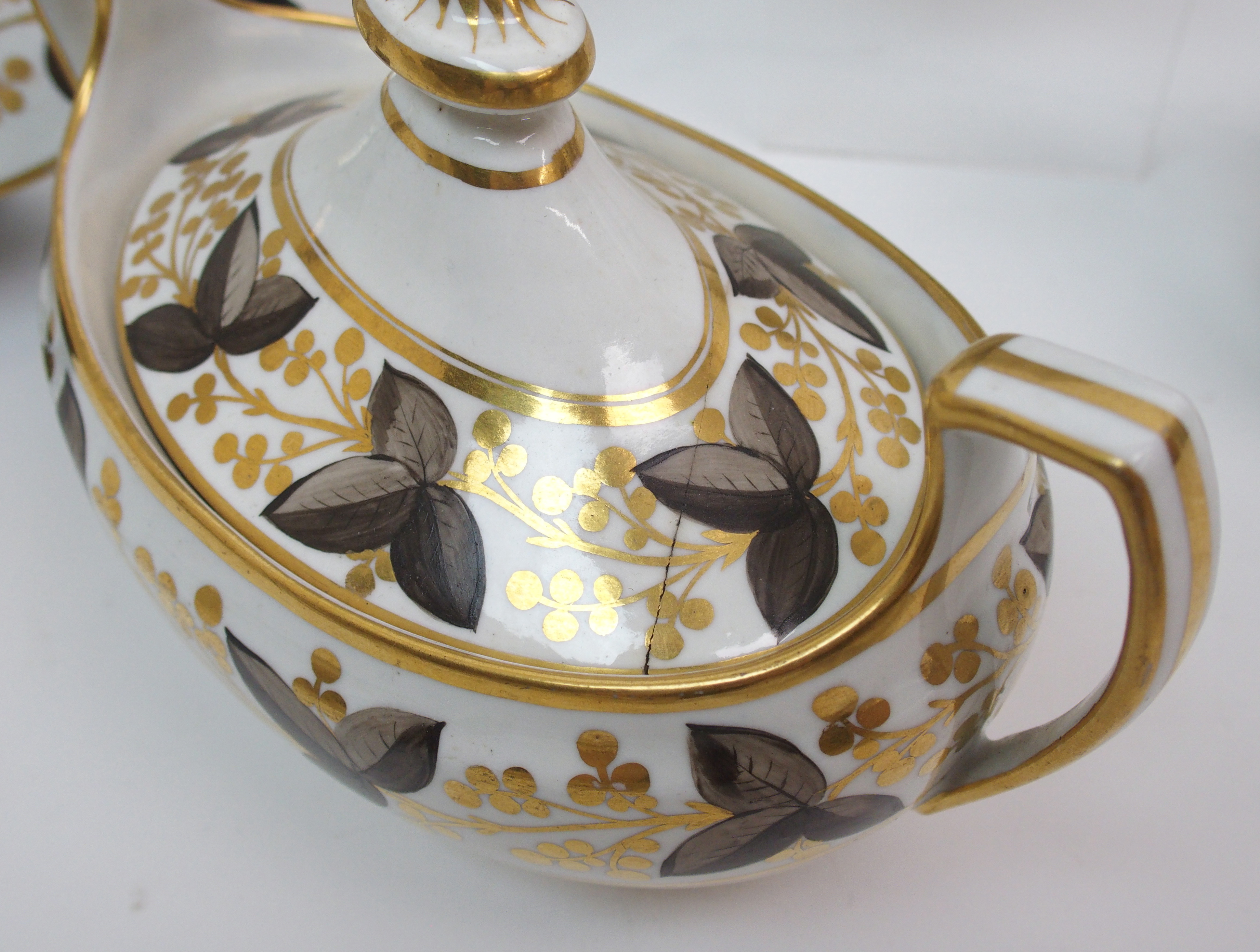 An early 19th Century Chamberlains Worcester porcelain part tea and coffee service painted in - Image 5 of 10
