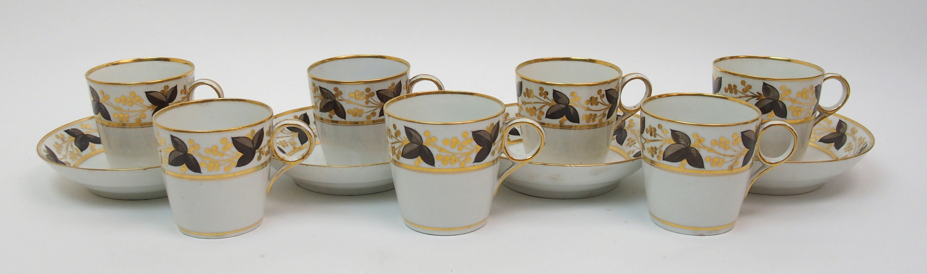 An early 19th Century Chamberlains Worcester porcelain part tea and coffee service painted in - Image 7 of 10