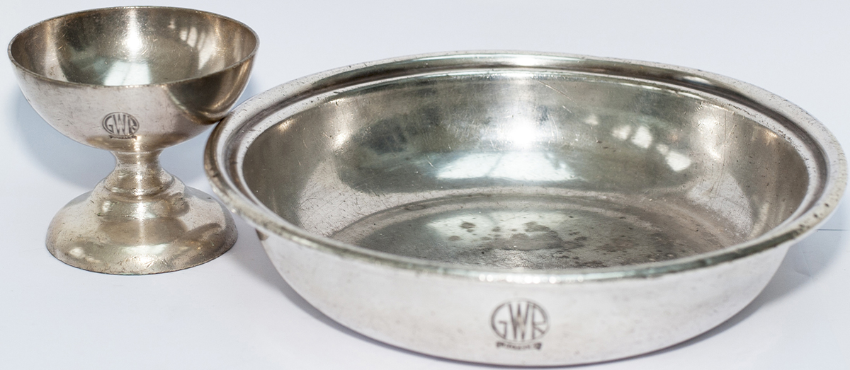 GWR silverplate circular 8in serving dish, together with a GWR silverplate 3in diameter sundae dish.