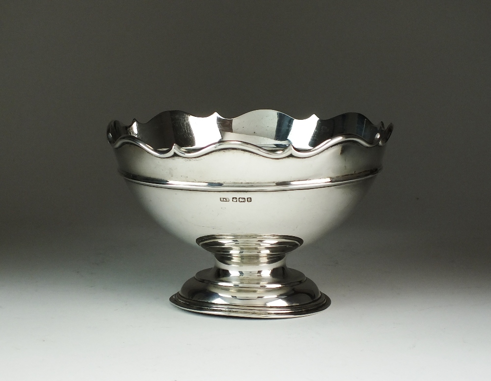 A George V silver pedestal bowl, Roberts & Belk, Sheffield 1910,