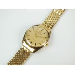 A Gentleman's 9ct gold International Watch Co automatic bracelet wristwatch,