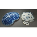 A Caughley shell form dessert dish transfer-printed in the Gillyflower pattern (section broken),