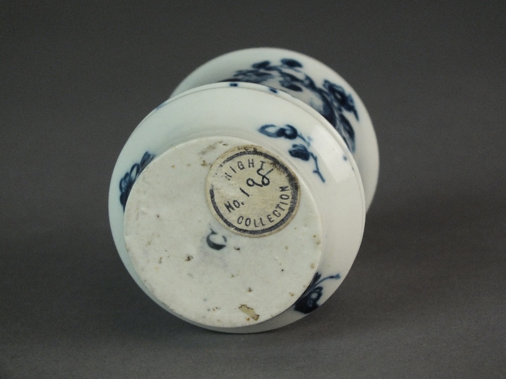 A Caughley ink pot transfer-printed with the Stalked Fruit pattern, lacking cover, circa 1776-82, - Bild 2 aus 2