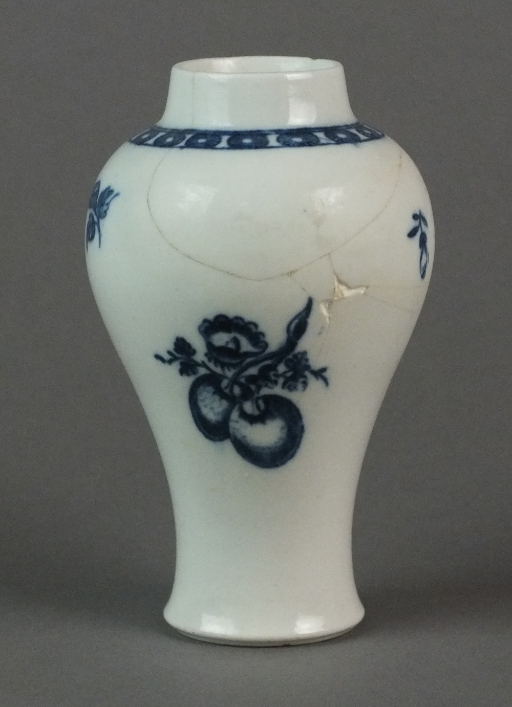 A Caughley vase transfer-printed with an Apple pattern, circa 1778-86, within associated border,