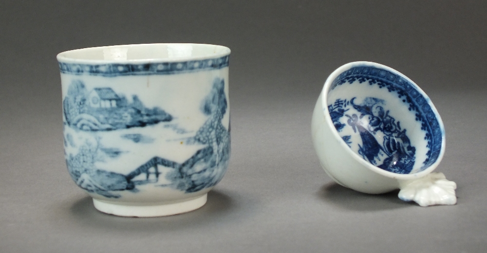 A small Caughley pot transfer-printed in the Cottage pattern, circa 1783-98, unmarked, 5.