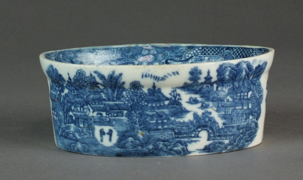 A Caughley potted meat pot transfer-printed in the Full Nankin pattern, circa 1782-92,