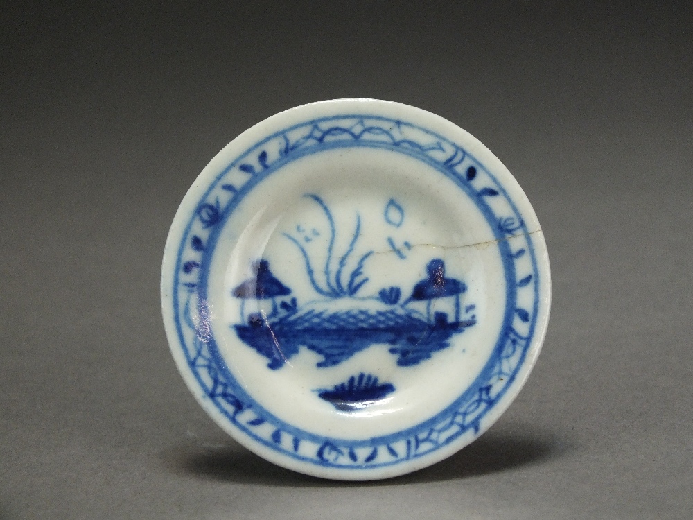 A Caughley toy dinner plate painted with the Island pattern, circa 1780-90, unmarked, 4. - Image 2 of 5