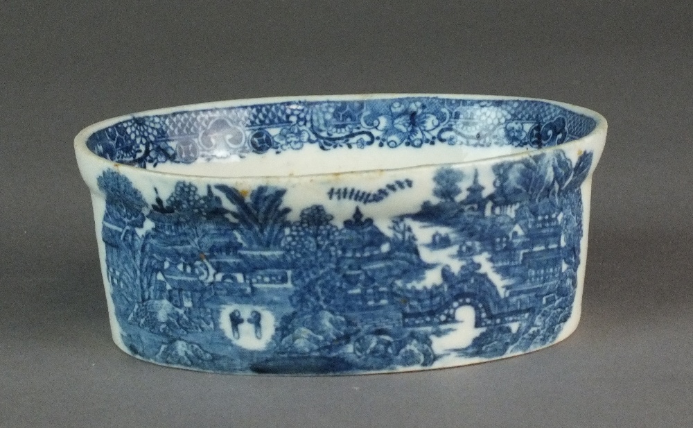 A Caughley potted meat pot transfer-printed in the Full Nankin pattern, circa 1782-92, - Image 2 of 3