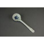 A Caughley mustard spoon transfer-printed with a single floral sprig to the bowl and with delicate