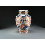 A Japanese Imari vase and covers, Meiji/Taisho period,